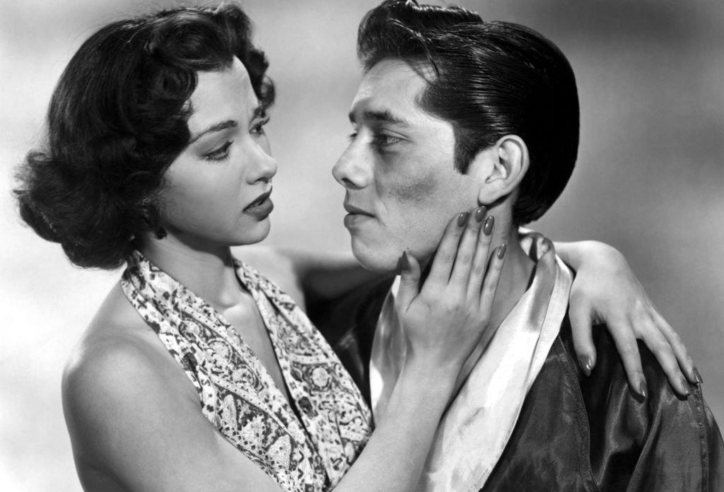 La actriz Rita Moreno y Lalo Ríos en una escena de la película 'El anillo'. | Foto: Getty Images La actriz Rita Moreno y Lalo Ríos en una escena de la película 'El anillo'. | Foto: Getty Images