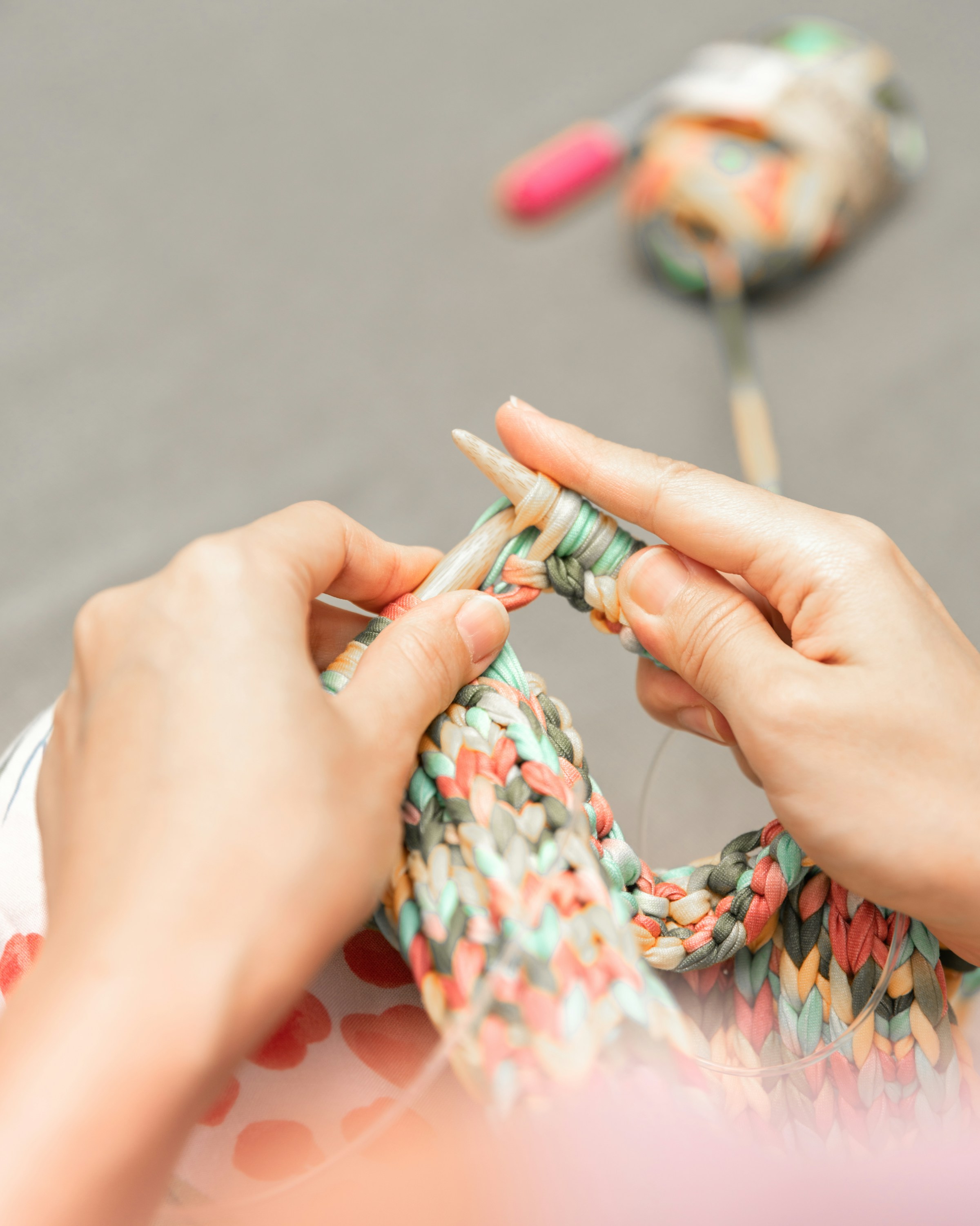 A person knitting | Source: Unsplash