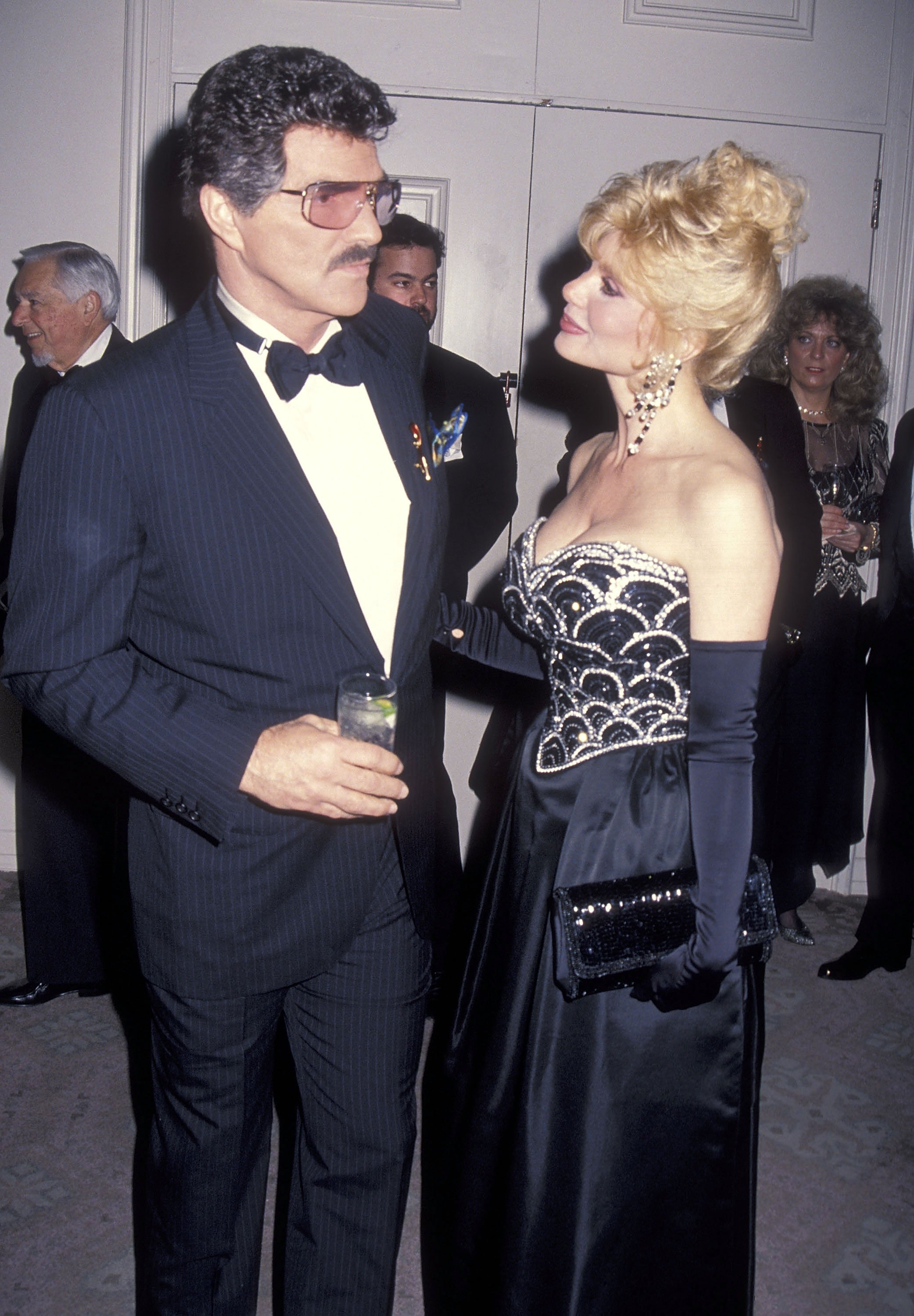 Burt Reynolds and Loni Anderson attend the Friars Club of California's 14th Annual Lifetime Achievement Award on March 28, 1993 in Beverly Hills, California | Source: Getty Images