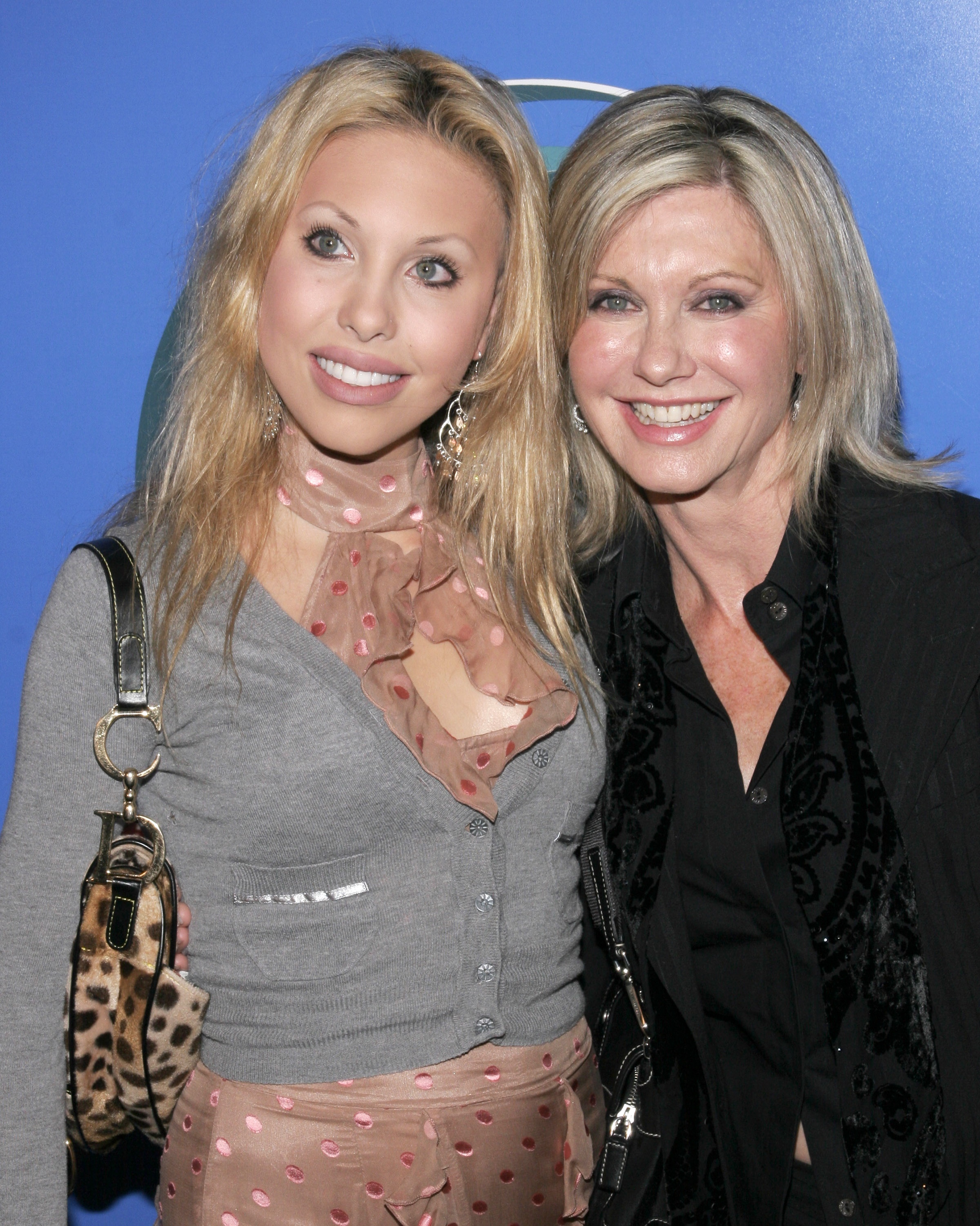 Olivia Newton John andnher daughter Chloe at the Grammy Jam event in Los Angeles in 2005 | Source: Getty Images