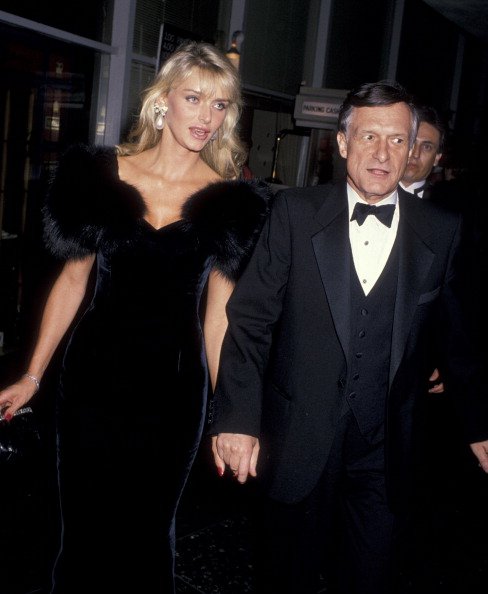 Hugh Hefner and Kimberley Conrad on October 19, 1988 at the Beverly Hilton Hotel in Beverly Hills, California. | Photo: Getty Images