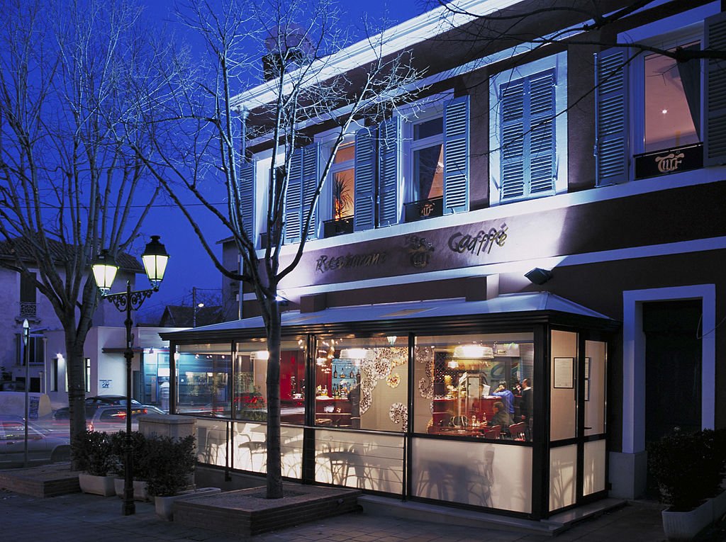 Un restaurant vu de l'extérieur. | Photo : Getty Images