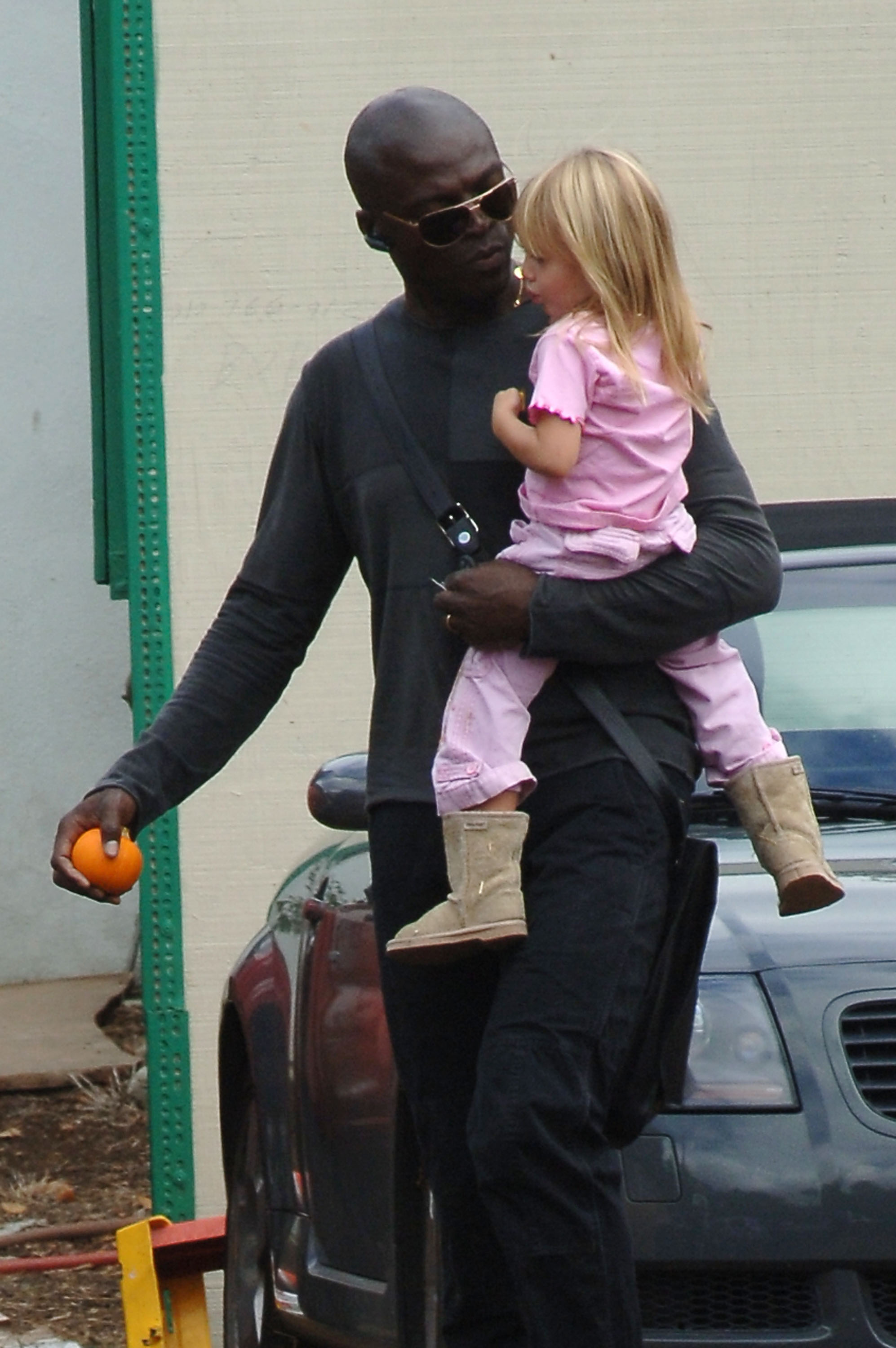 Seal and daughter Leni on October 13, 2007 in Los Angeles, California | Source: Getty Images