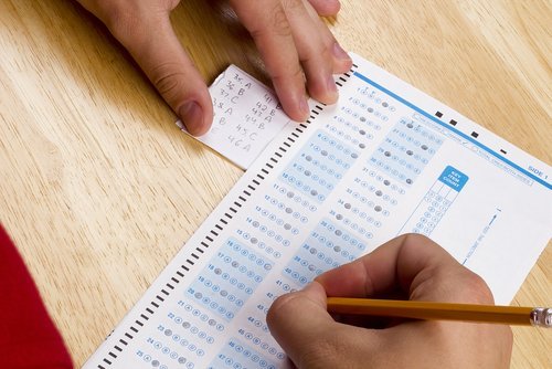 Student cheating on a test. | Source: Shutterstock