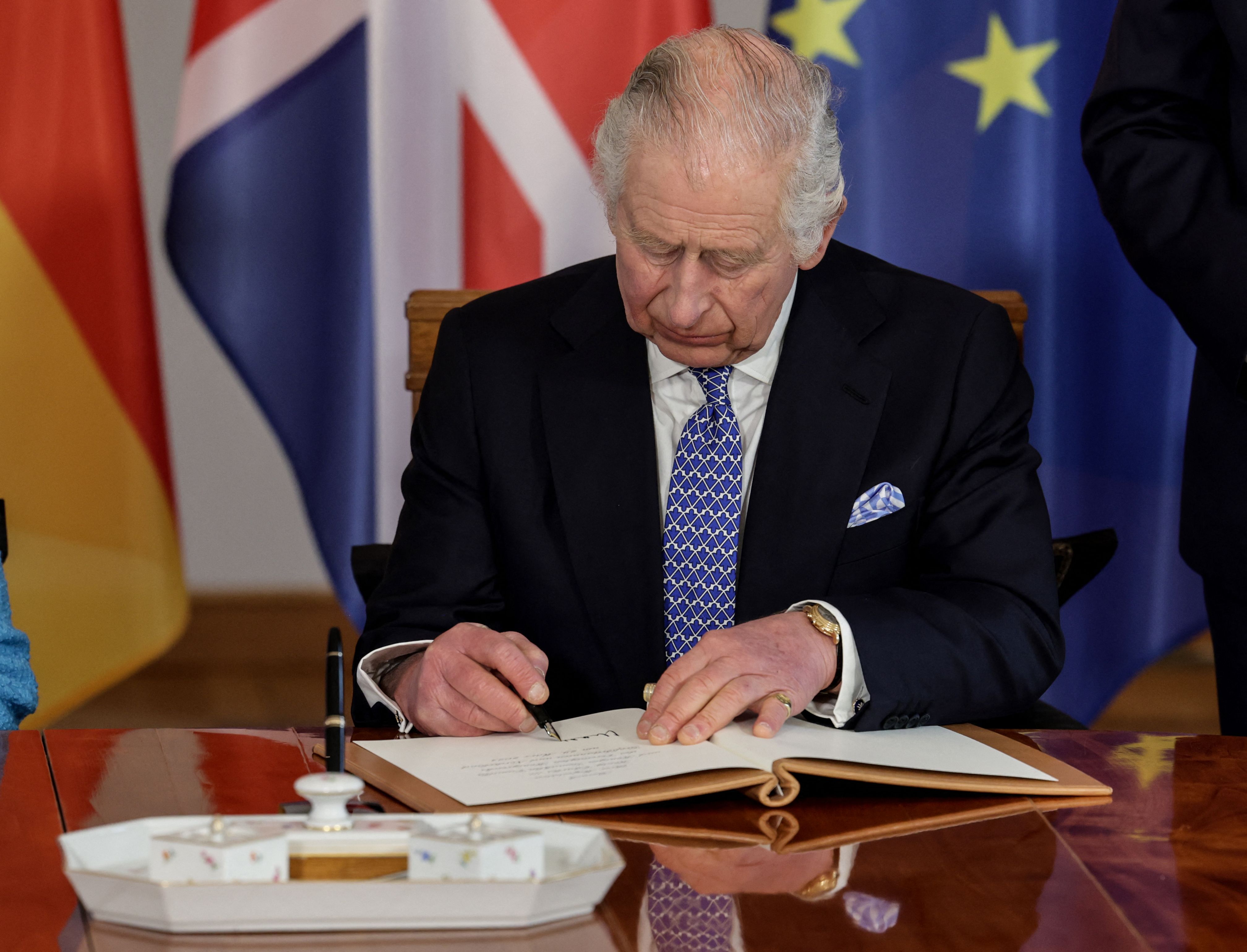 King Charles signs the guest book at the presidential Bellevue Palace in Berlin, on March 29, 2023 | Source: Getty Images