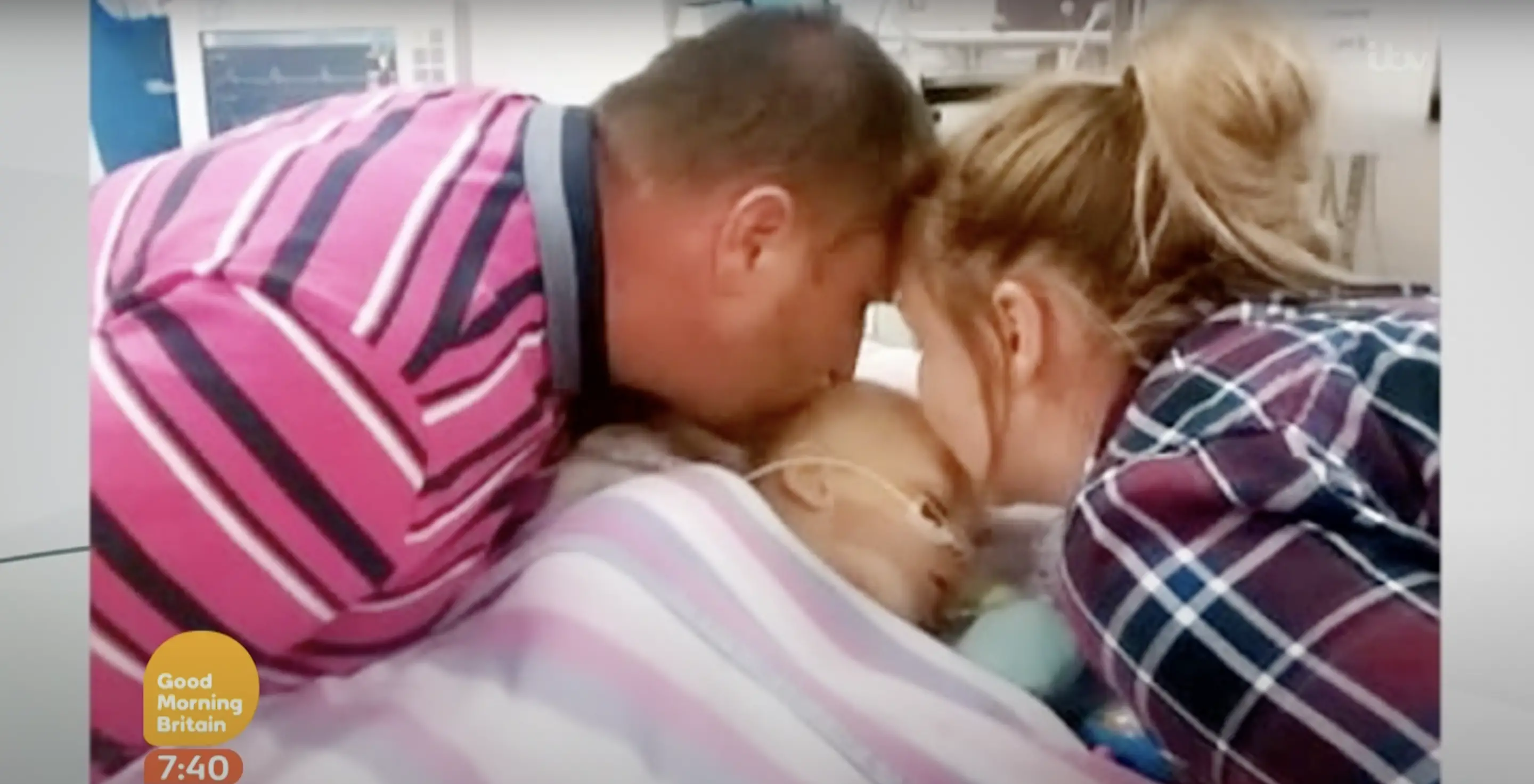 Lee and Francesca Moore-Williams kiss their daughter Bella goodbye at the hospital in 2015 | Source: YouTube/Good Morning Britain