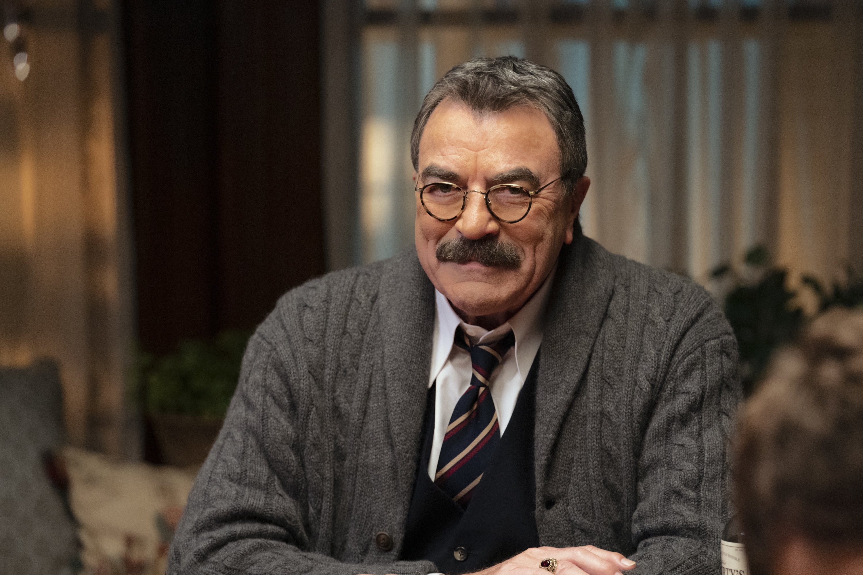 Tom Selleck on the set of "Blue Bloods" in New York in 2020 | Source: Getty Images