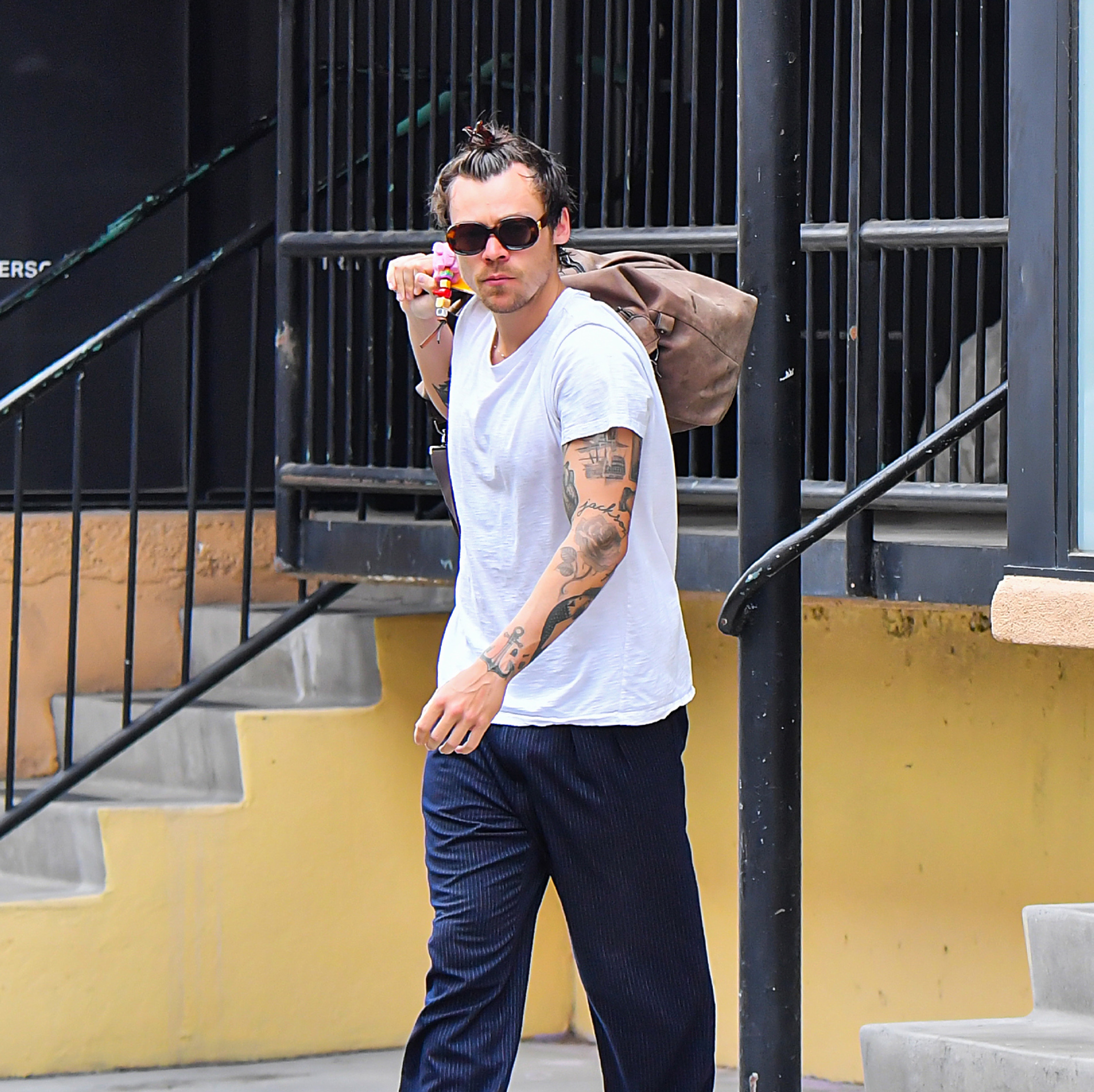 Harry Styles is seen leaving a gym on April 12, 2023 in Los Angeles, California. | Source: Getty Images