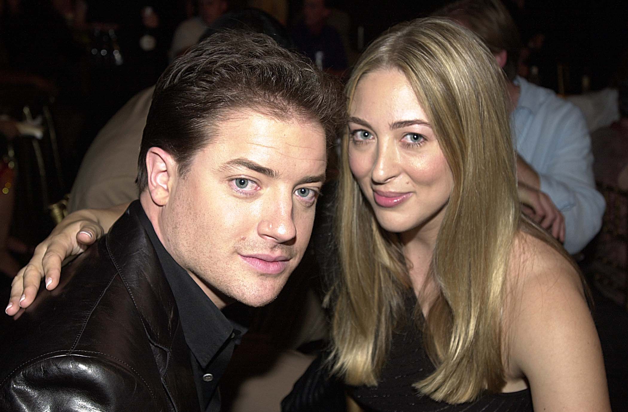 Brendan Fraser and Afton Smith during 2001 MTV Movie Awards - Backstage in Los Angeles | Photo: Getty Images