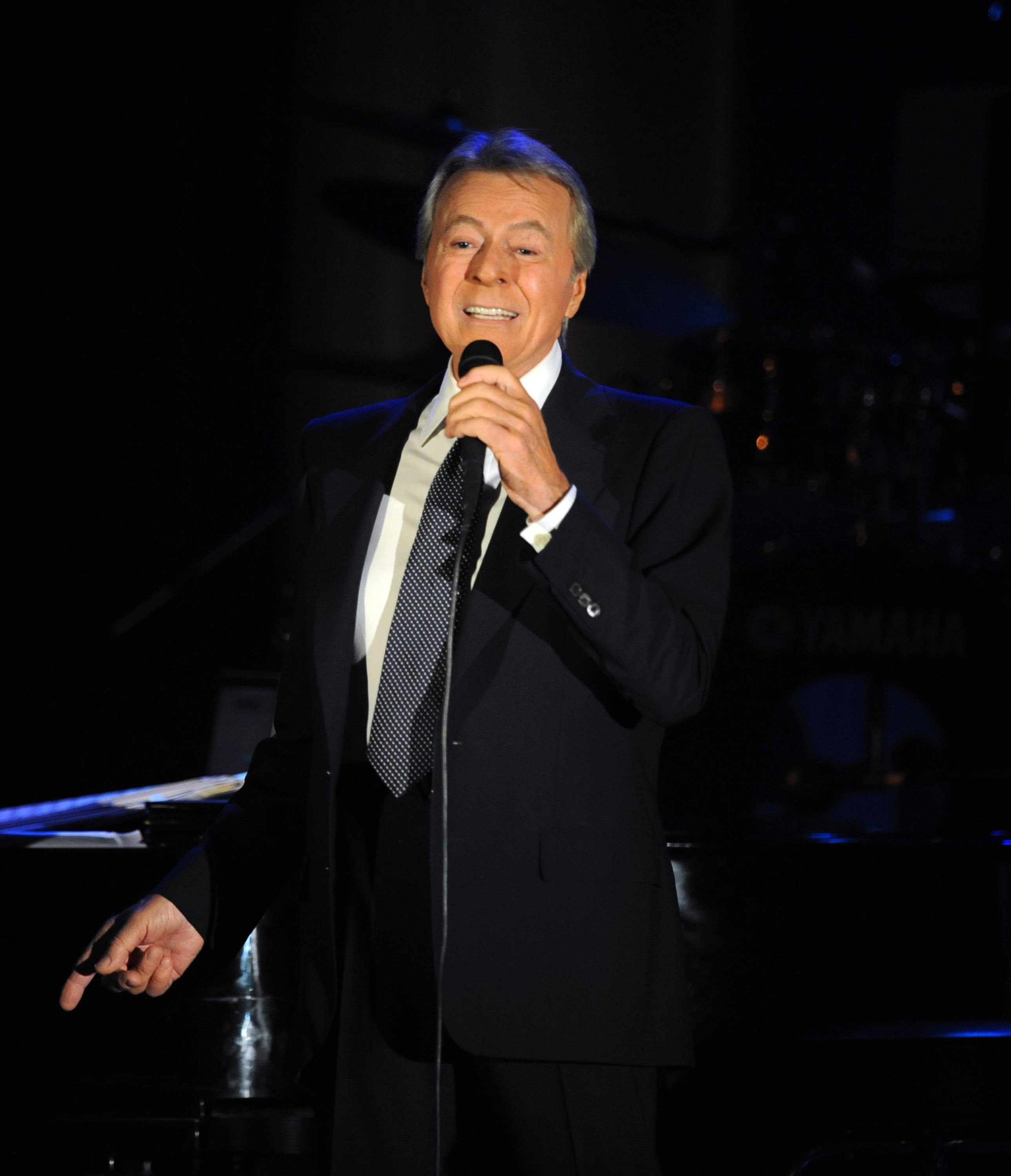 James Darren performs in concert at the Rampart Casino on November 18, 2012, in Las Vegas, Nevada. | Source: Getty Images.