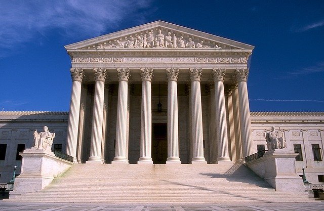 Front view of the Supreme Court Building in Washington. | Source: Pixabay.