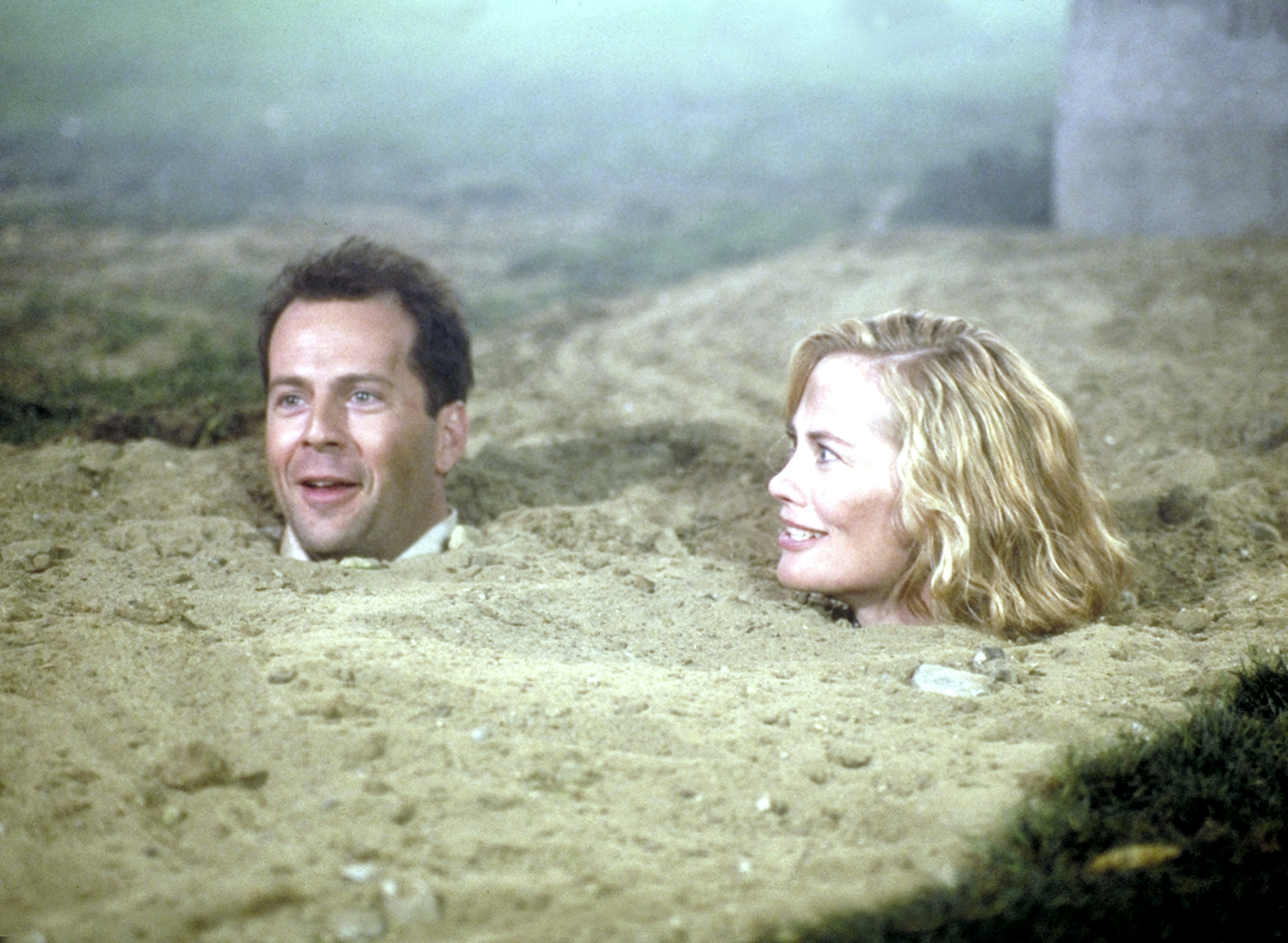 Bruce Willis and Cybill Shepherd in an episode of "Moonlighting" in 1989 | Source: Getty Images