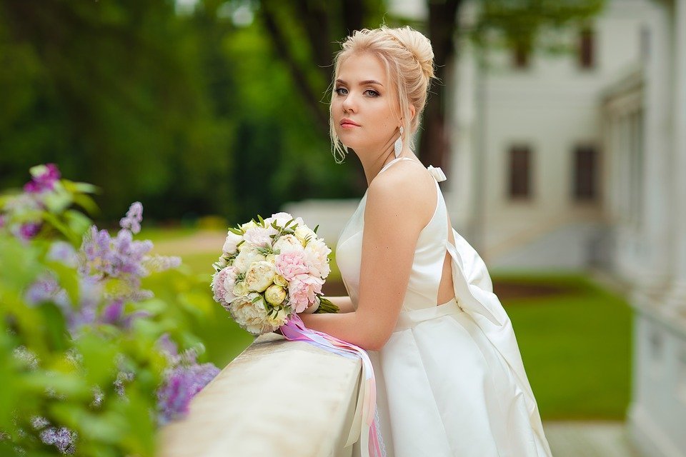 Novia con traje blanco-Imagen tomada de Pixabay