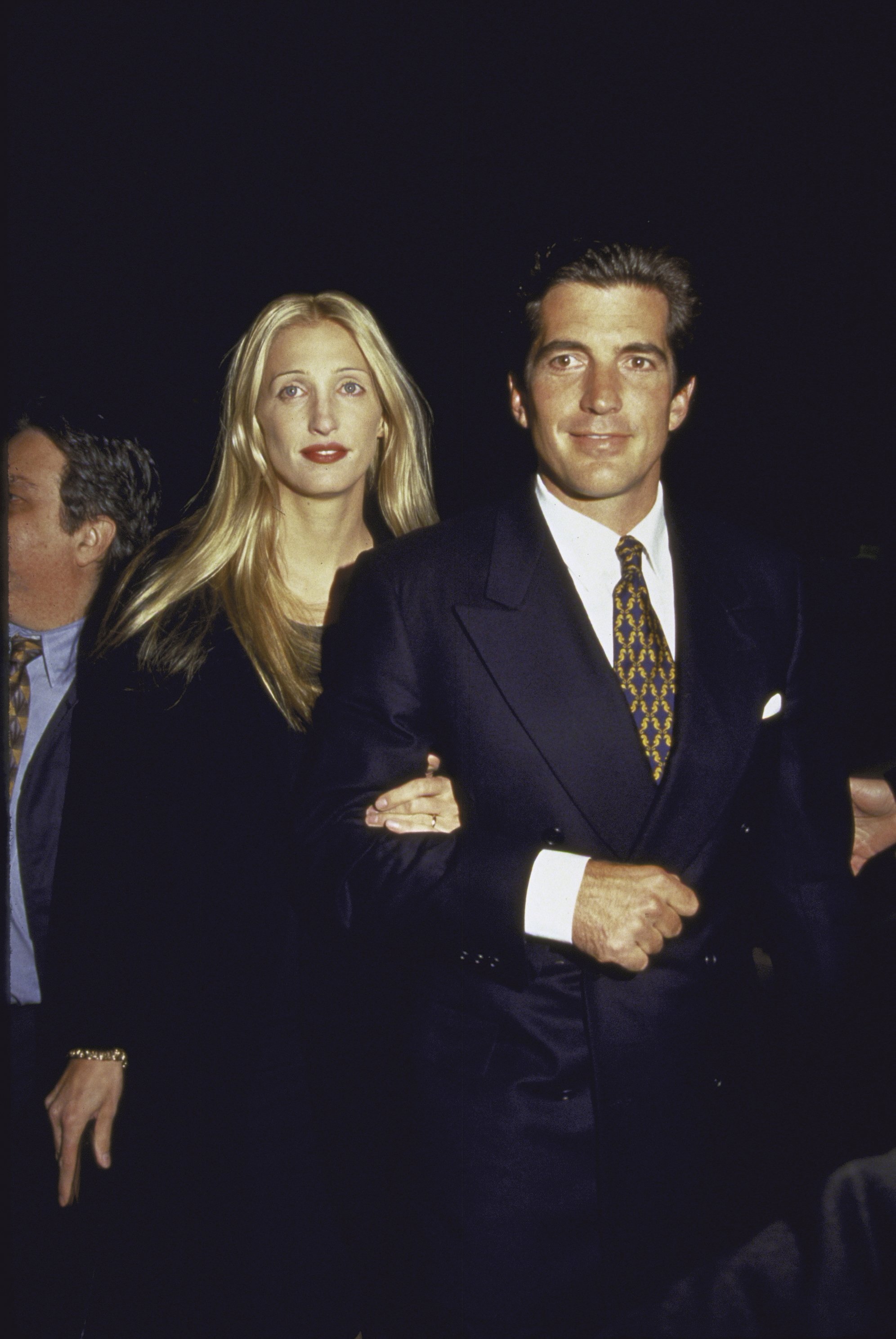 John F. Kennedy Jr. and wife Carolyn Bessette at George Magazine's 2nd Anniversary Party | Photo: Getty Images