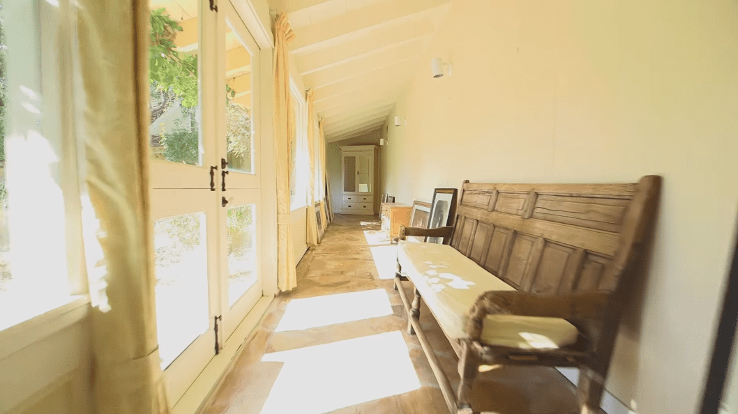 Inside Doris Day's mansion in California | Photo:  Youtube/Darren Julien