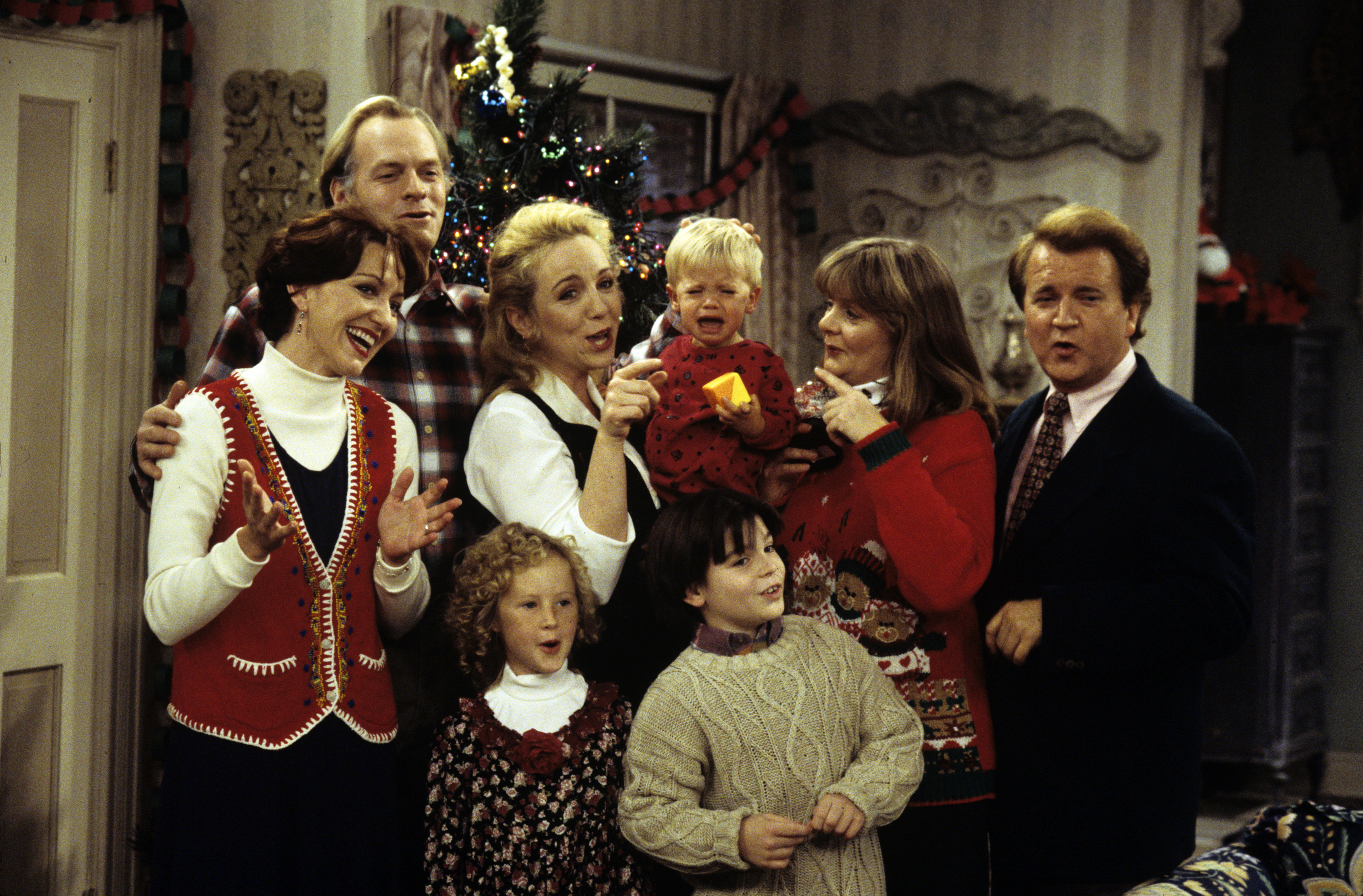 Julie White, Casey Sander, Brett Butler, Kaitlin Cullum, Dylan/Cole Sprouse, Jon Paul Steuer, Valri Bromfield, and Dave Thomas in "Grace Under Fire" on December 15, 1993 | Source: Getty Images