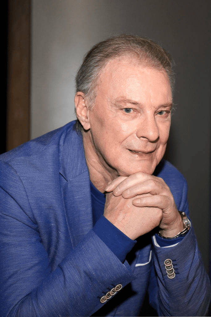 PARIS, FRANCE - 25/09/2019 : Le chanteur Herbert Léonard lors d'une séance de portrait à Paris, France, le 25/09/2019. | Photo : Getty Images PARIS, FRANCE - 25/09/2019 : Le chanteur Herbert Léonard lors d'une séance de portrait à Paris, France, le 25/09/2019. | Photo : Getty Images