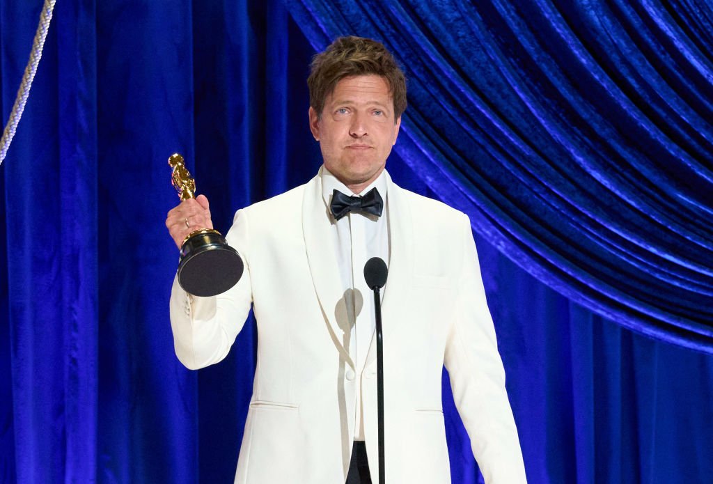 Thomas Vinterberg, lauréat du prix du long métrage international pour 'Another Round', le 25 avril 2021 à Los Angeles. | Photo : Getty Images