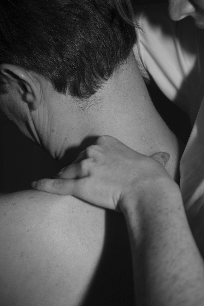 Masaje en el hombro. | Foto: PxHere