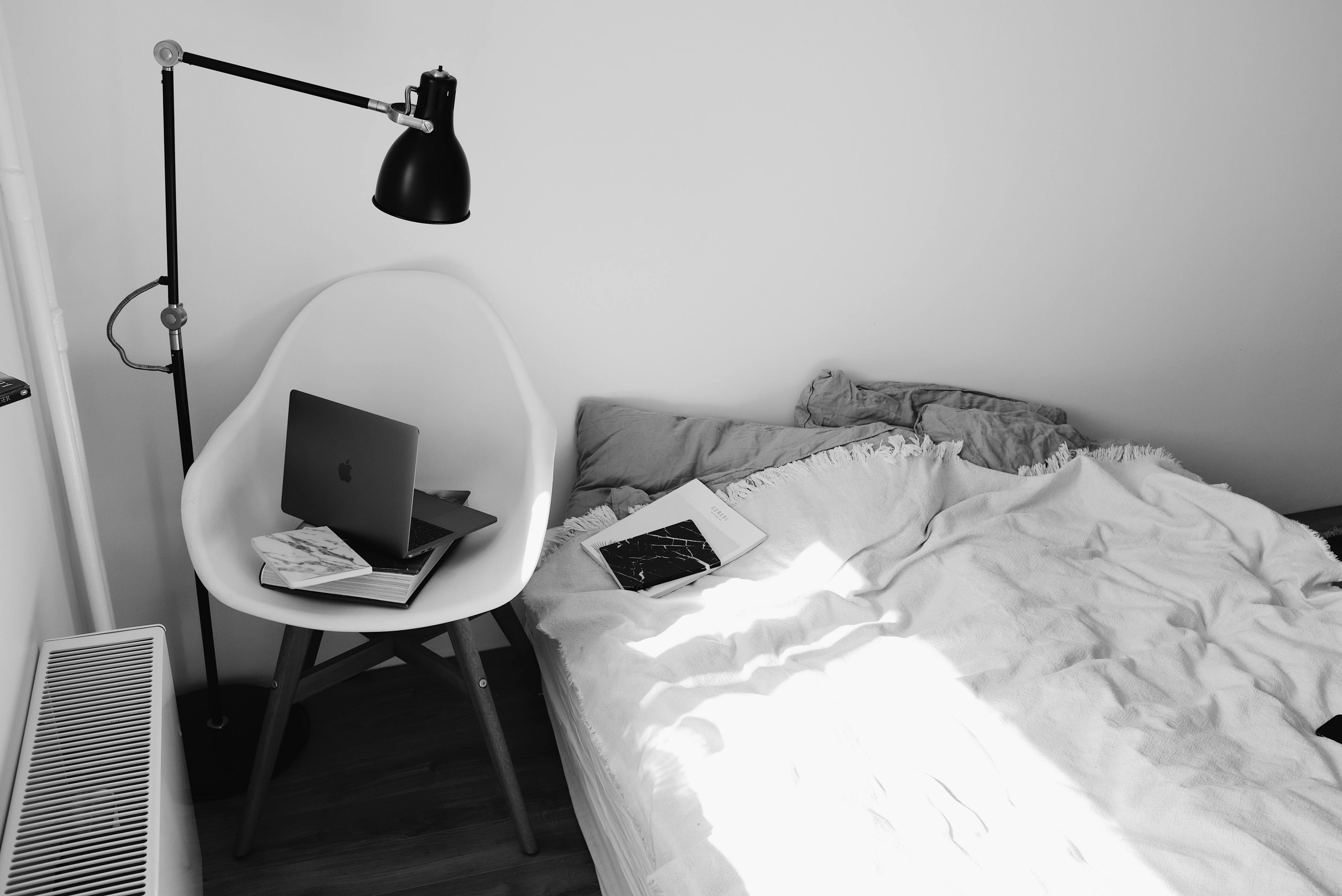 A small room with a cot and blanket | Source: Pexels