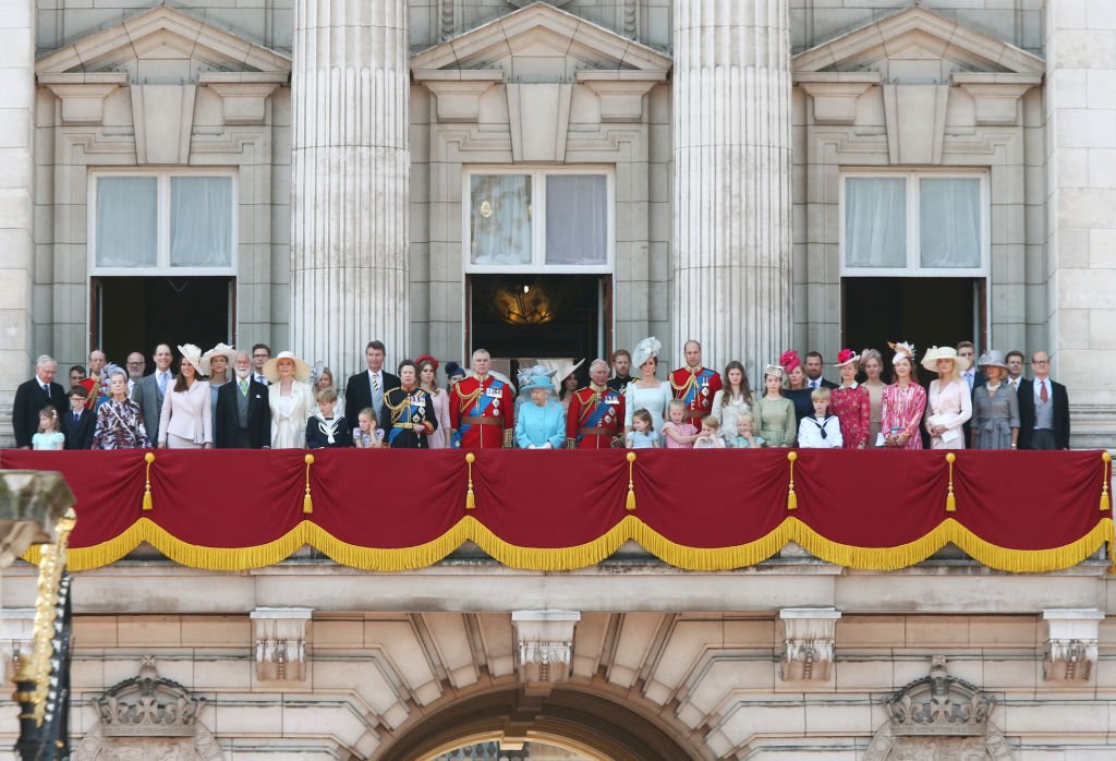 Queen Elizabeth II and members of the Royal Family at Buckingham Palace during the Trooping the Colour ceremony in June 2018. | Photo: Getty Images