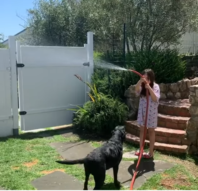 Eloise Richards playing out in the yard | Source: Facebook/Denise Richards
