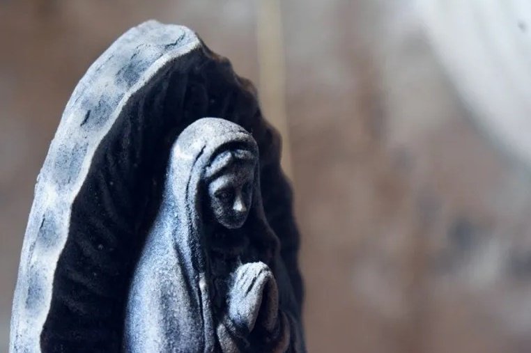 Escultura de la Virgen de Guadalupe. | Foto: Freepik