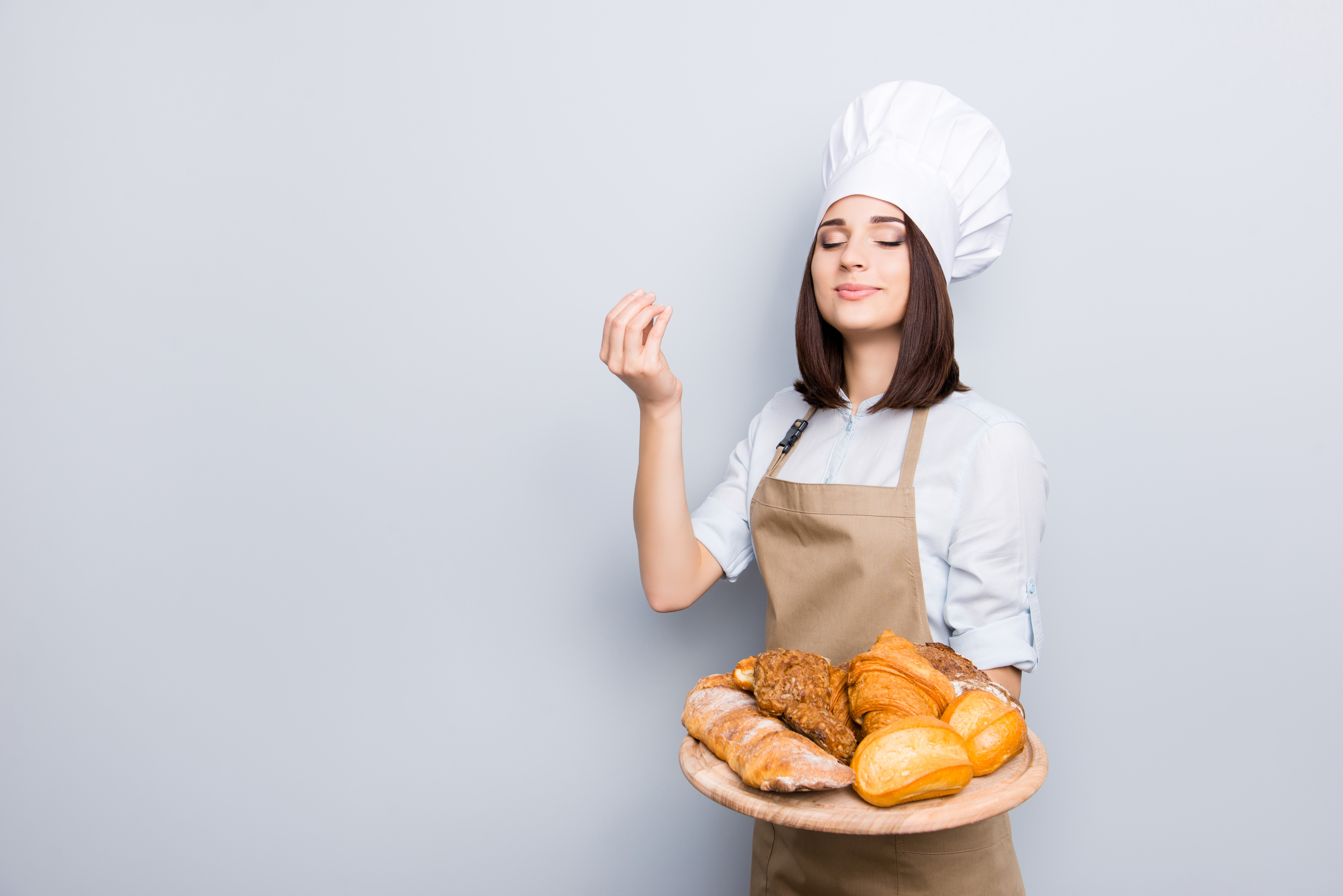 A chef holding a plate of pastries | Source: Shutterstock