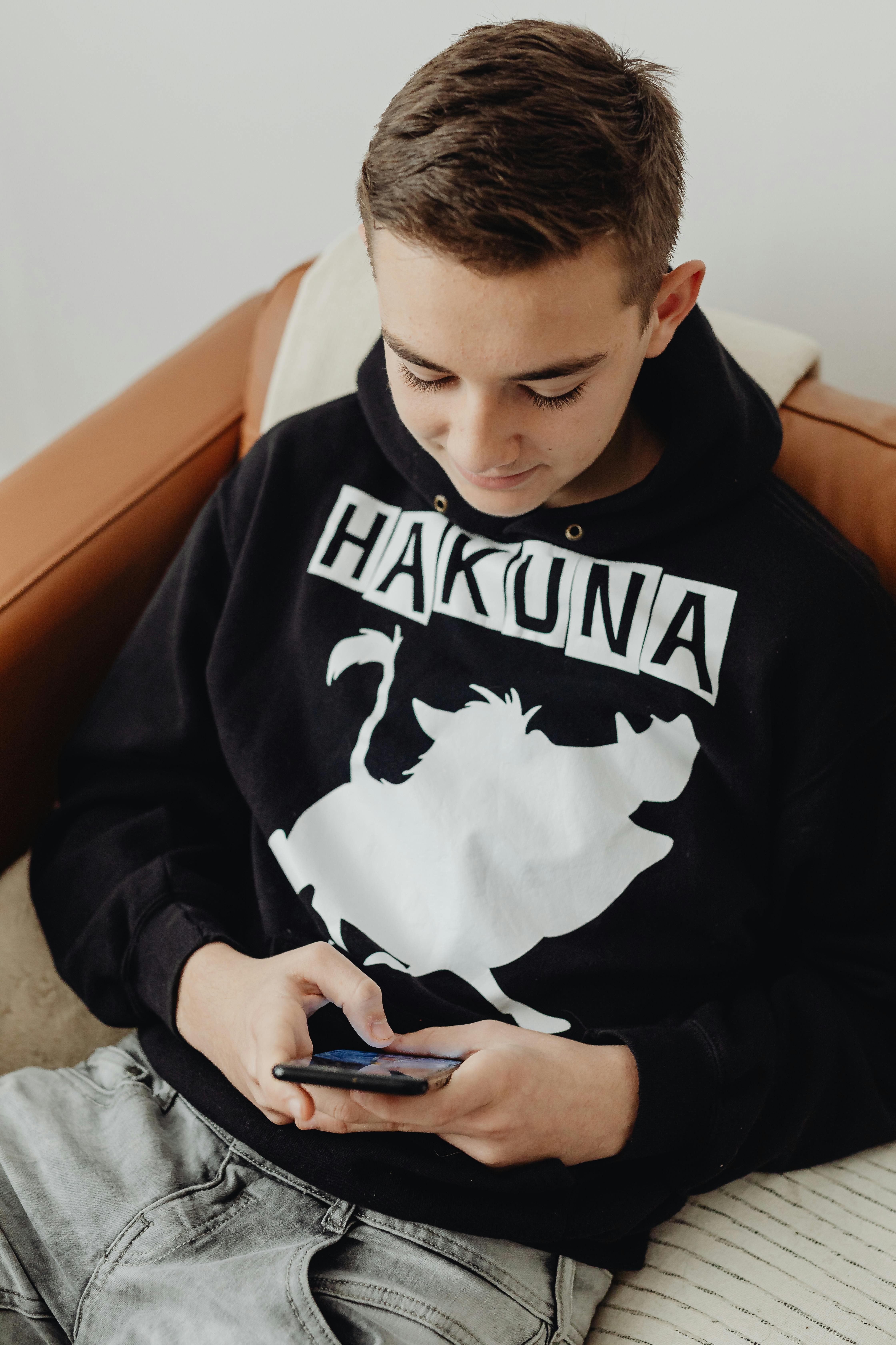 A boy busy with his phone | Source: Pexels