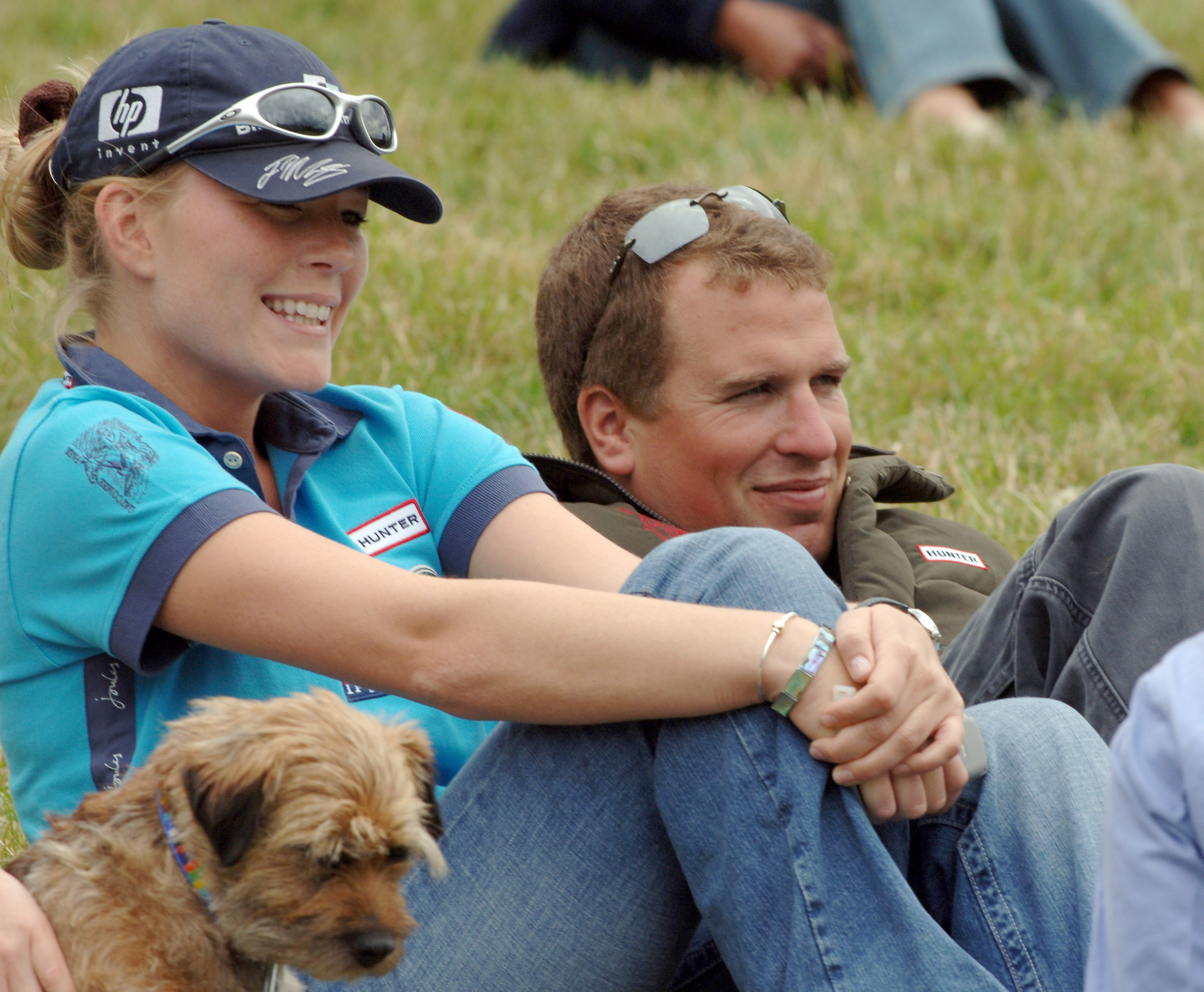 Peter Phillips and Autumn Kelly relax as they watch the second day of the Gatcombe Park Festival of British Eventing at Gatcombe Park on 6 August 2005 near Tetbury, England. | Source: Getty Images