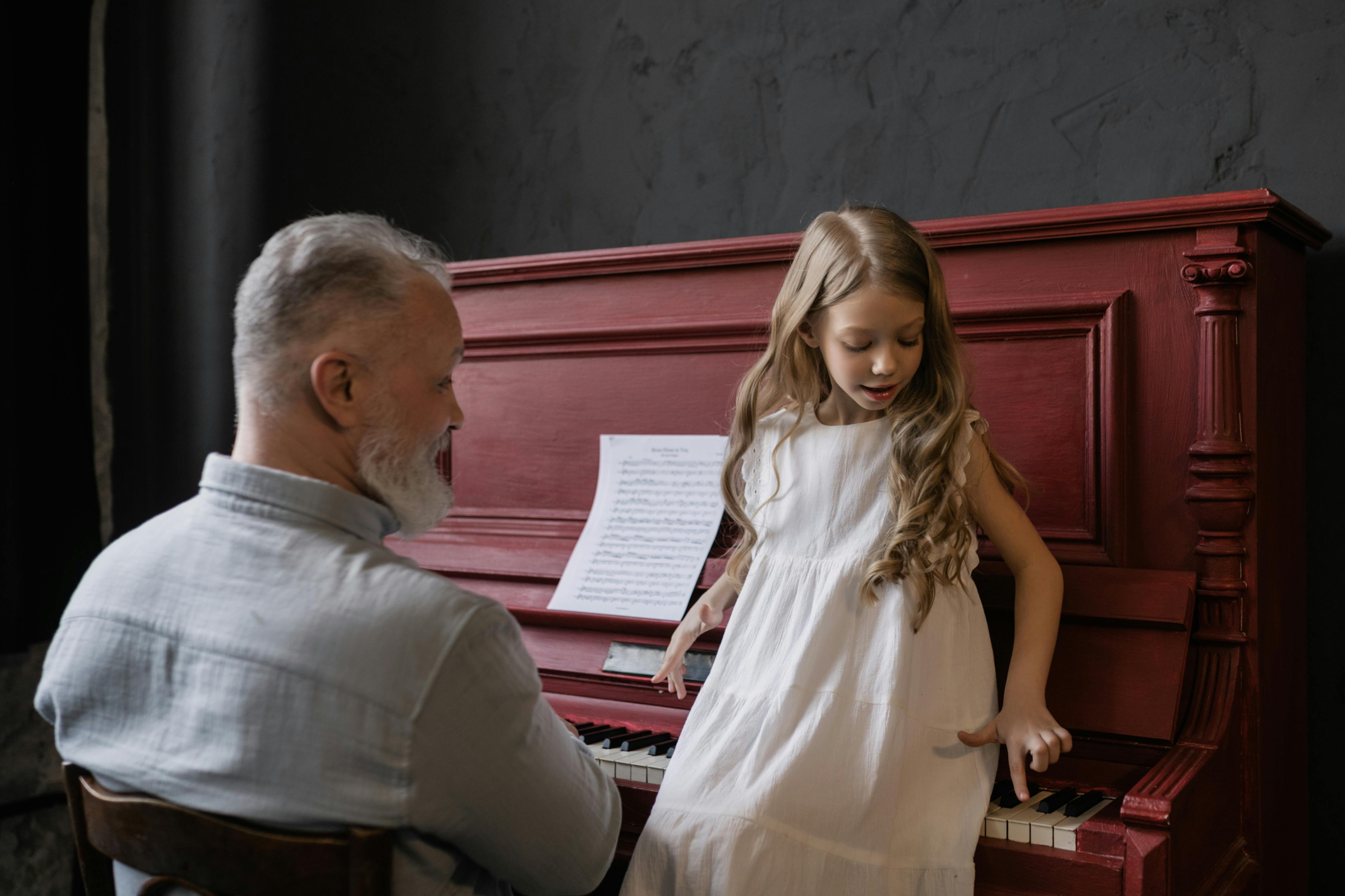 A little girl bonding with her grandfather | Source: Pexels
