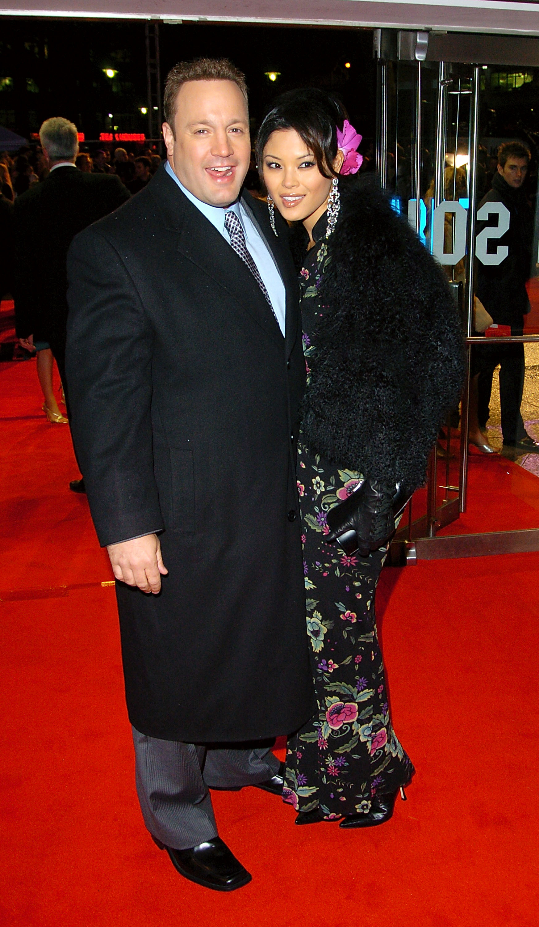 Steffiana De La Cruz and Kevin James at the "Hitch" premiere in the UK in 2005 | Source: Getty Images