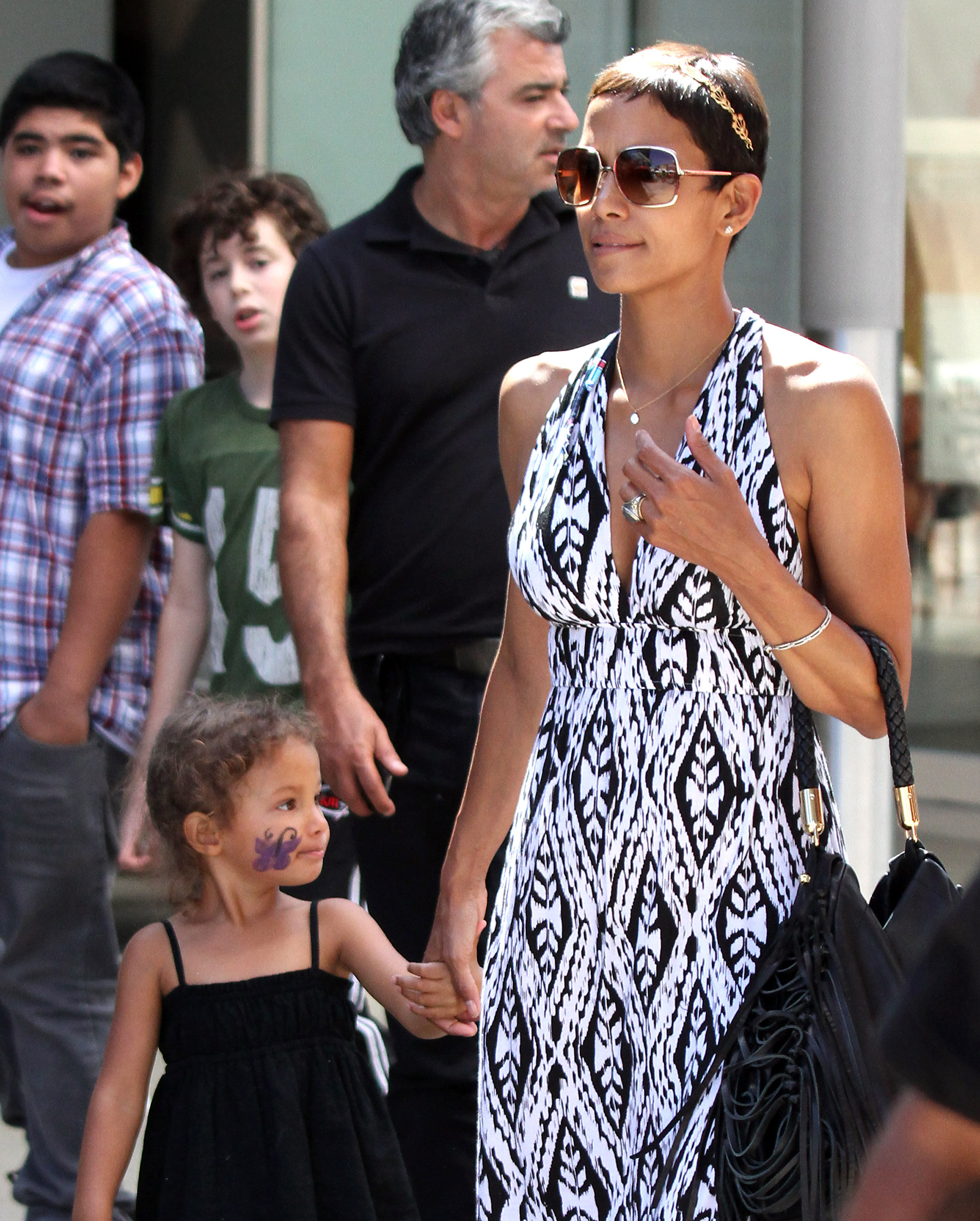 Halle Berry and daughter Nahla Aubry on July 26, 2011 in Los Angeles, California | Source: Getty Images