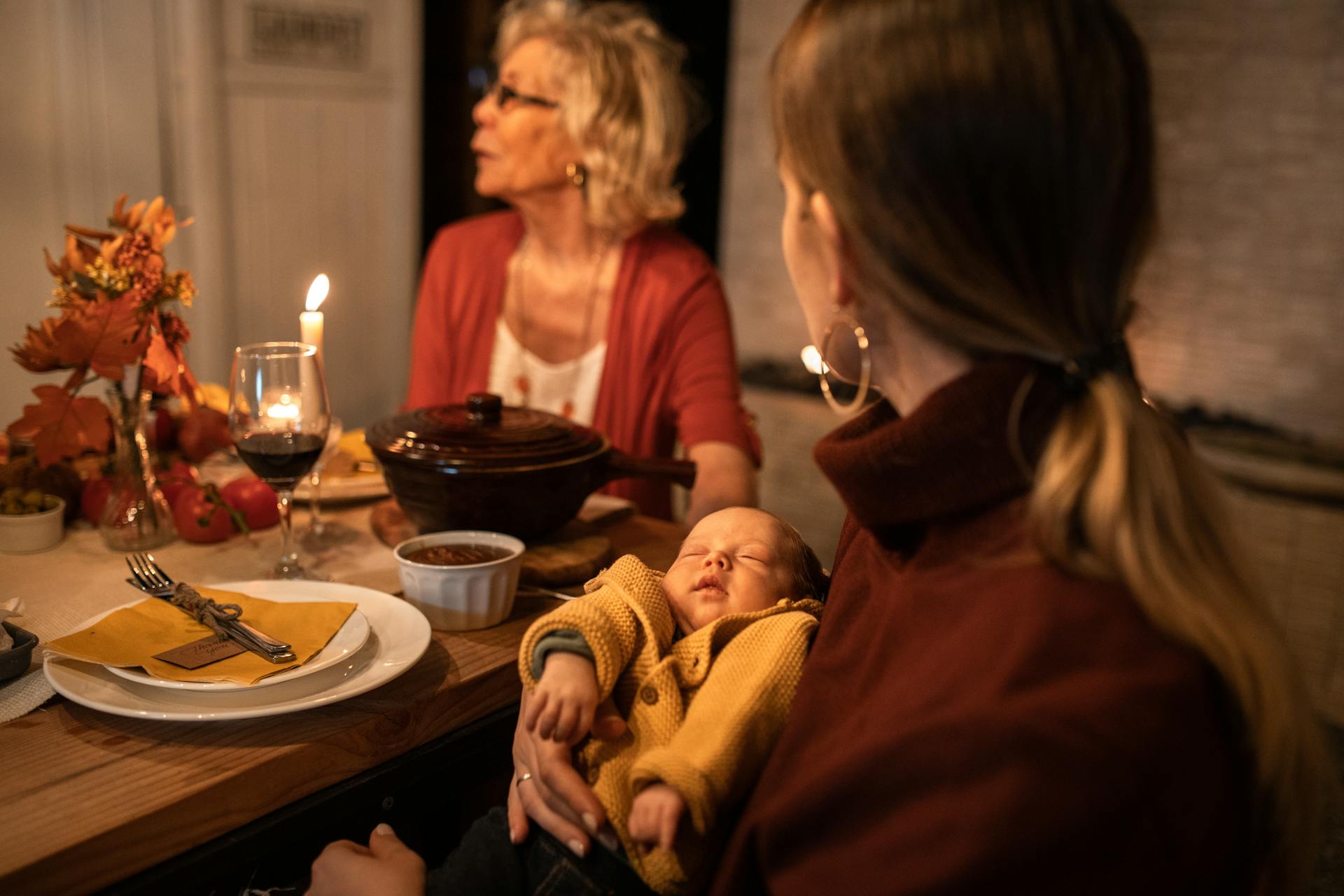 A family sitting at the table | Source: Pexels