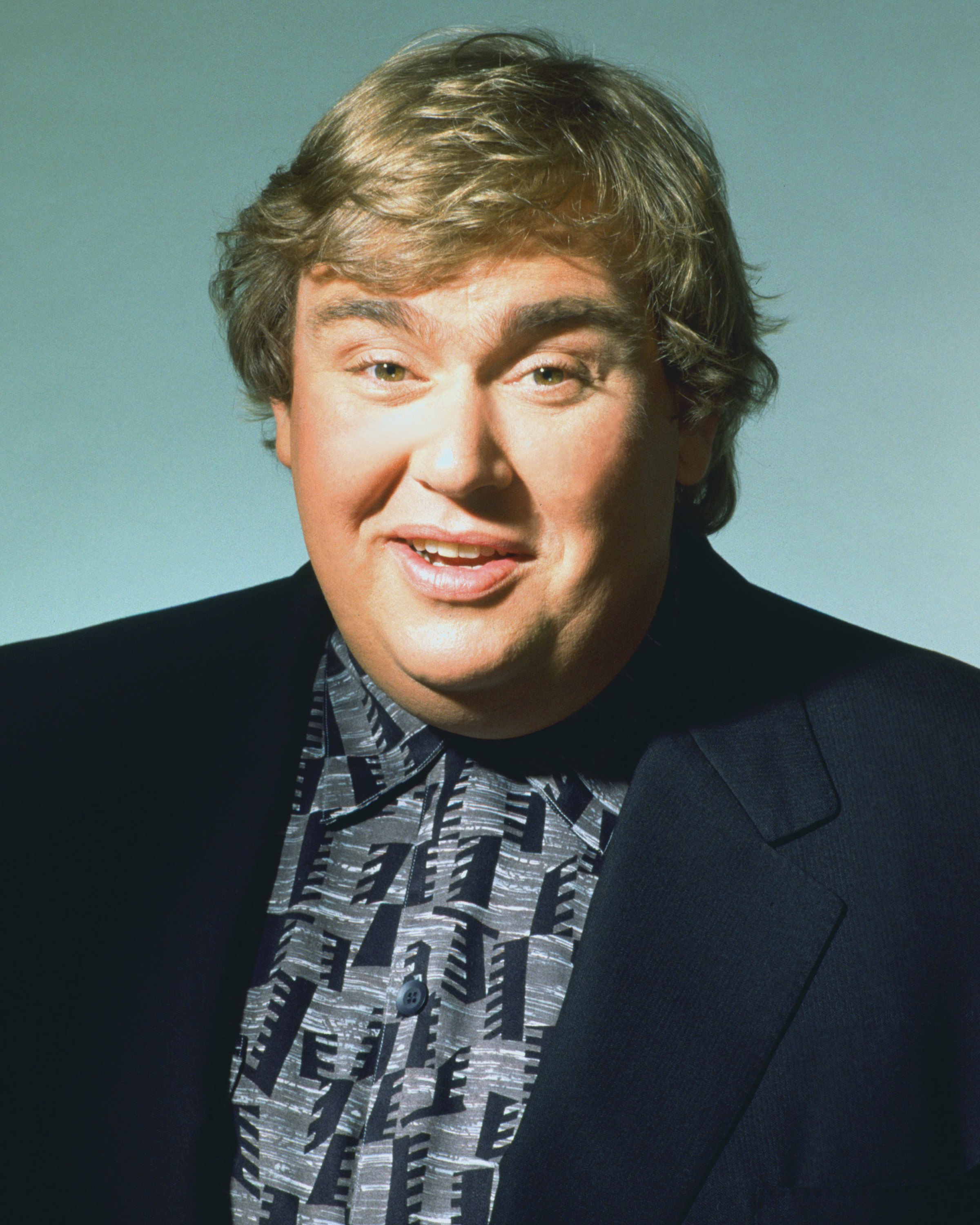 John Candy poses for a photo session in Los Angeles, California on April 12, 1993 on April 12, 1993 | Source: Getty Images