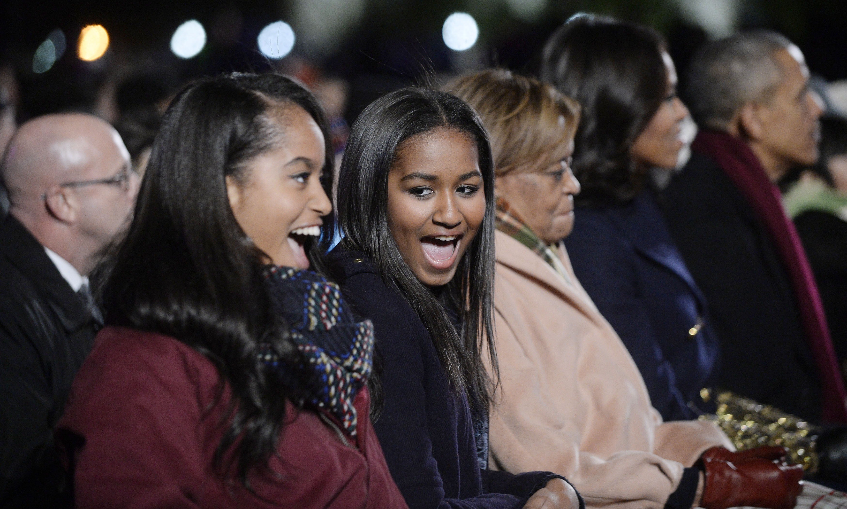 Malia and Sasha Obama with Marian Robinson, Michelle and Barack Obama at the national Christmas tree lighting ceremony in Washington, DC on December 3, 2015 | Source: Getty Images