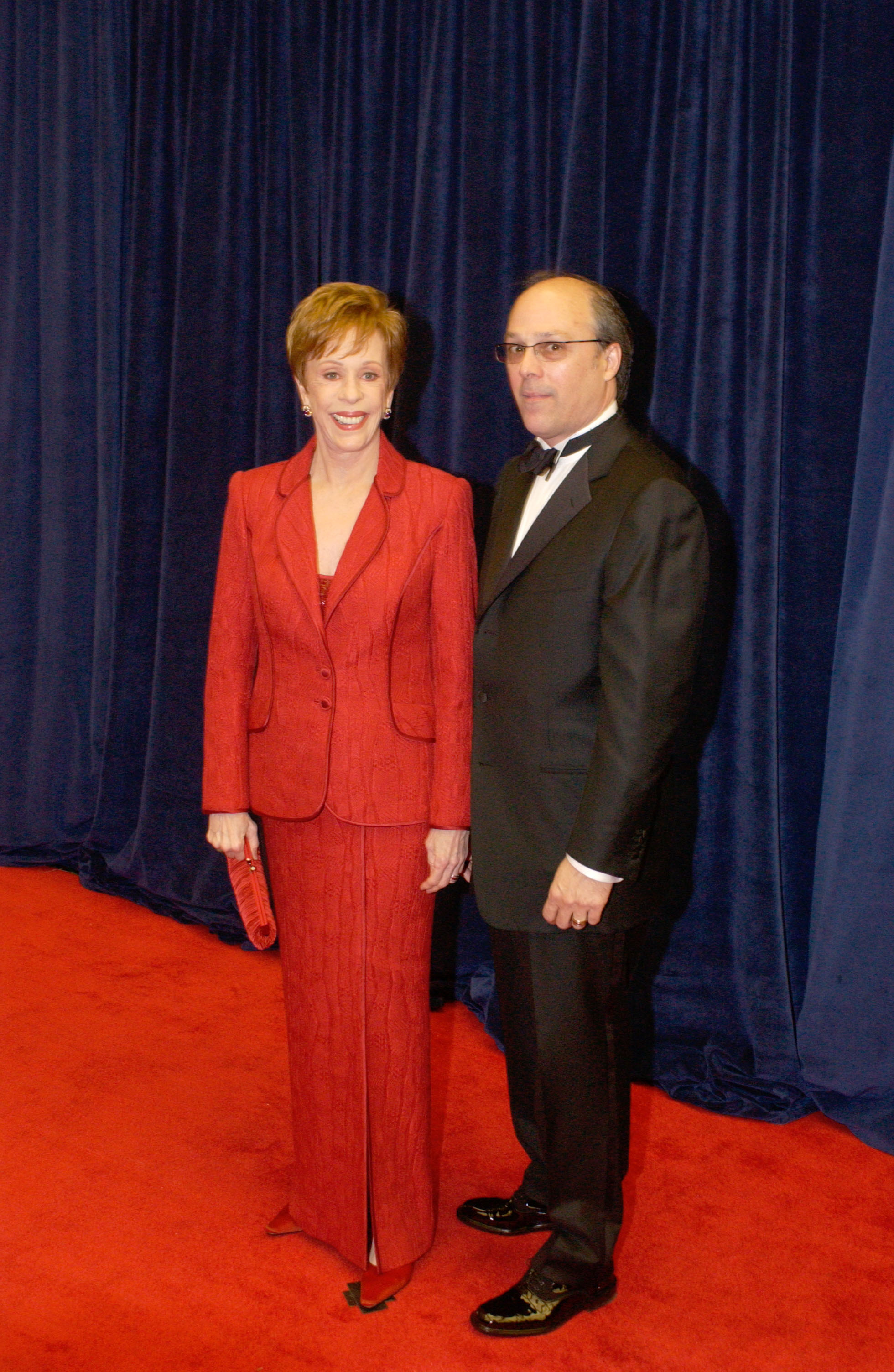 Carol Burnett and her husband Brian Miller arrive at the Honorees' Dinner on December 6, 2003 | Source: Getty Images