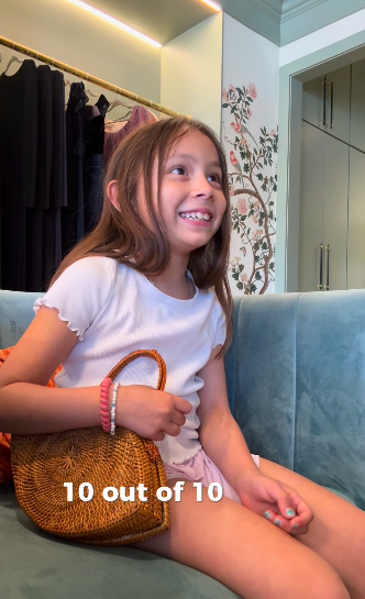 Maya complimenting how good her mom looked in a dress she had tried on at a dress shop. | Source: Instagram/thy_travelers