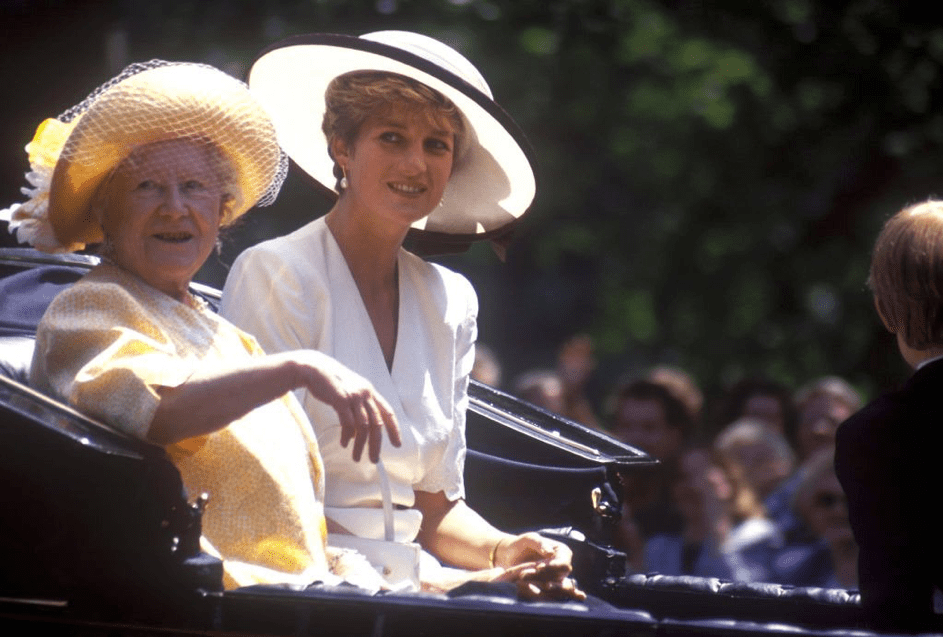 Königin Elisabeth, die Mutter der Königin, Diana, Prinzessin von Wales am 13. Juni 1992. | Quelle: Getty Images