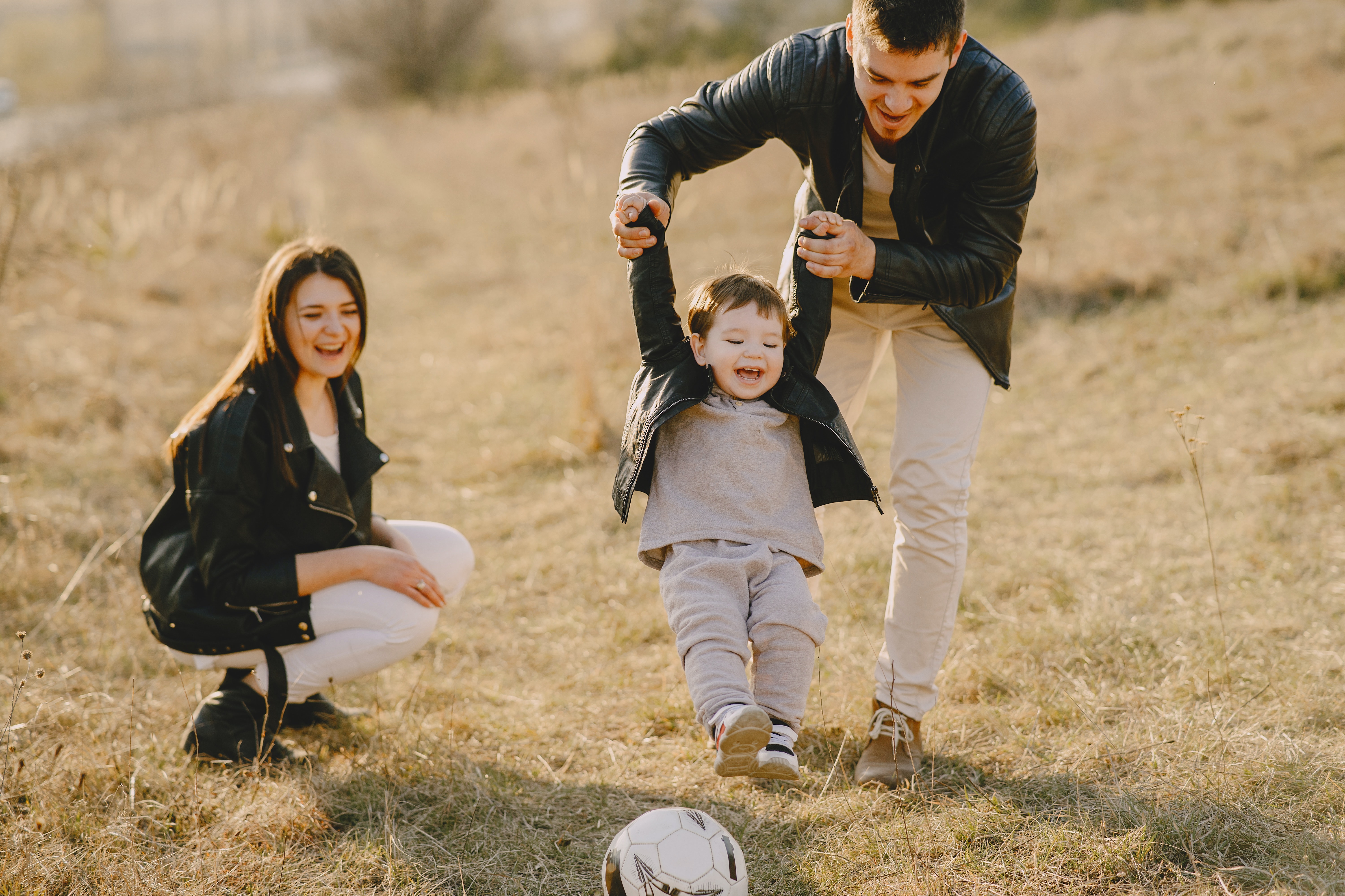 A man treated his son differently than his daughter. | Source: Pexels
