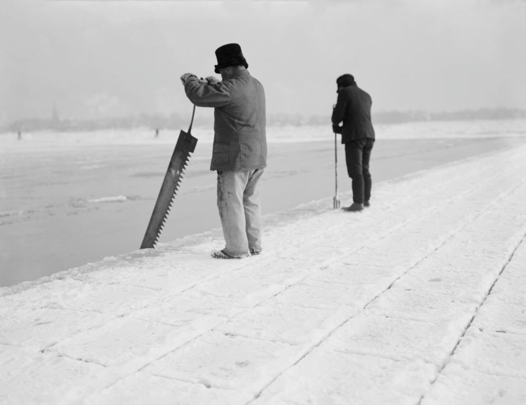 Men Harvesting Ice in the early 20th century | Source: Getty Images