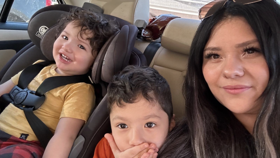 Andrea Banuelos-Salazar is seen with her two kids | Source: Gofundme