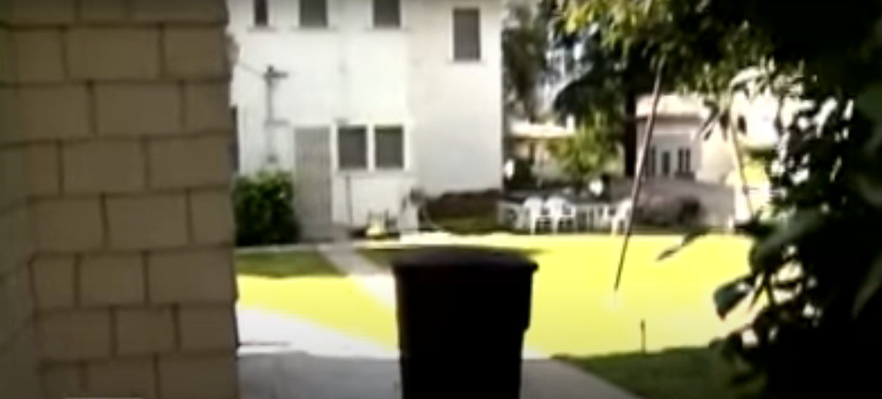 The backyard where Margot Kidder was found after disappearing for four days | Source: YouTube/Inside Edition