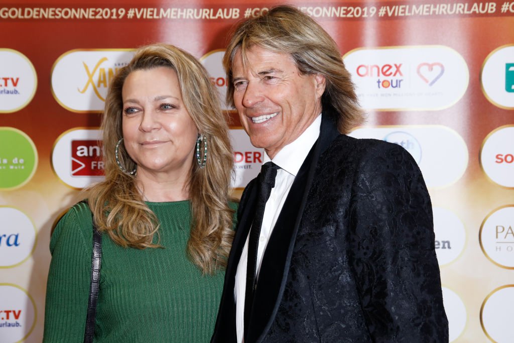 Hansi Hinterseer und seine Frau Romana Hinterseer während des Goldene Sonne Award 2019 am 27. April 2019 in Kalkar. (Foto von Tristar Media) | Quelle: Getty Images