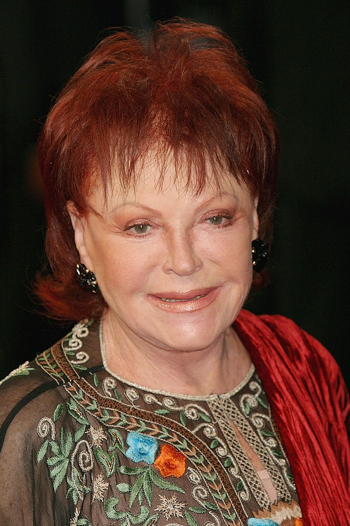 La chanteuse Régine arrive à la soirée de gala d'ouverture du 31e Festival du film de Deauville où le film "The Matador" est projeté le 2 septembre 2005. | Photo : Getty Images La chanteuse Régine arrive à la soirée de gala d'ouverture du 31e Festival du film de Deauville où le film "The Matador" est projeté le 2 septembre 2005. | Photo : Getty Images
