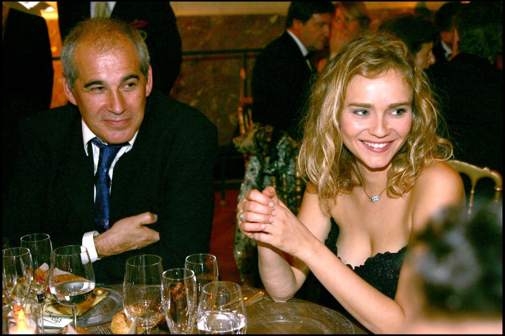Claire Borotra et Jerome Anger  au dîner de gala pour la nuit internationale de l'enfance 2006 au "Château de Versailles". | Photo : Getty Images