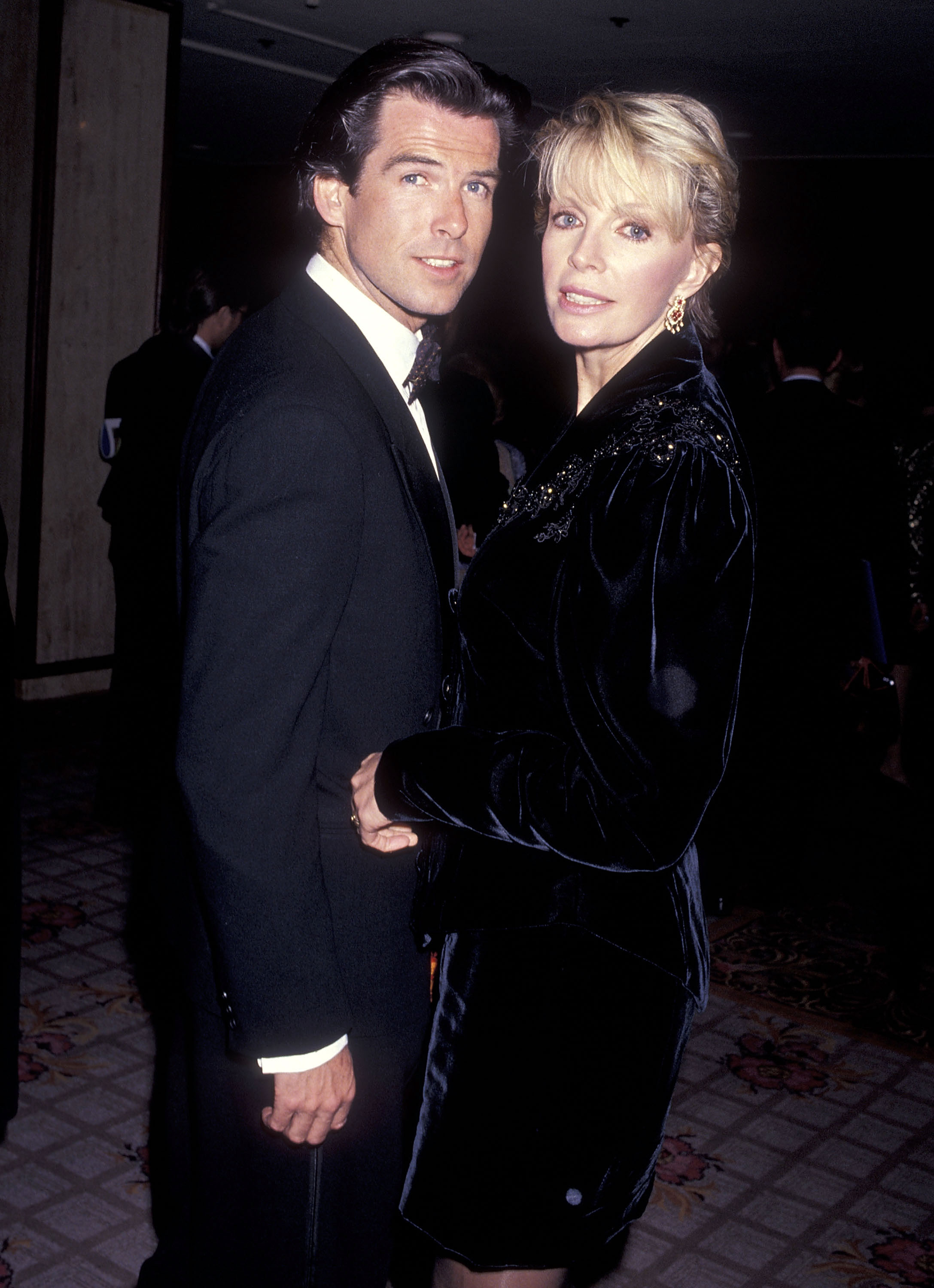 Pierce Brosnan and Cassandra Harris at the California Fashion Industry Friends of AIDS Project Los Angeles Fifth Annual Fashion Show at the Century Plaza Hotel on February 13, 1991 in Century City, California. | Source: Getty Images