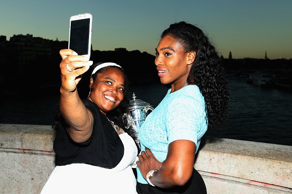 Serena Williams and Isha Price at Pont Bir Hakeim on June 6, 2015 in Paris, France. | Photo: Getty Images