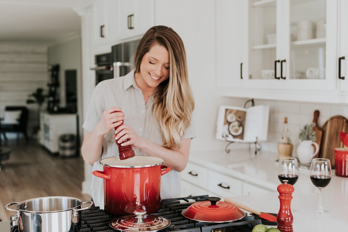 Esther often comes over and makes Mr. Obispo his lunch | Source: Unsplash