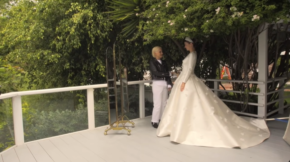 Miranda Kerr and Evan Spiegel's wedding in their former estate in Brentwood, California, from a video dated July 16, 2017 | Source: YouTube/@Vogue